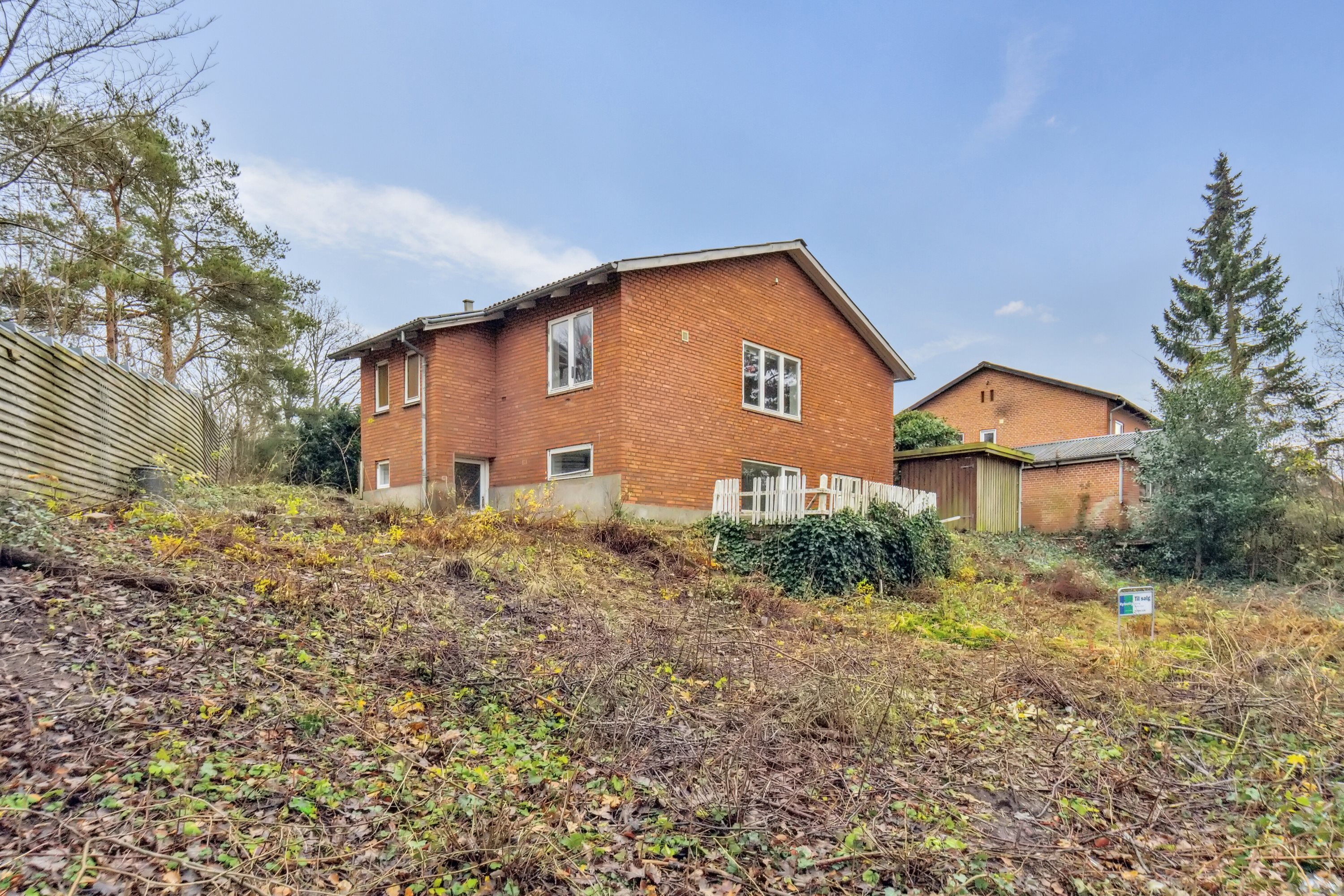 Fremhævet set fra haven billede i fuldskærmstilstand. Billede af Sct Olafs Vej 21, 9800 Hjørring
