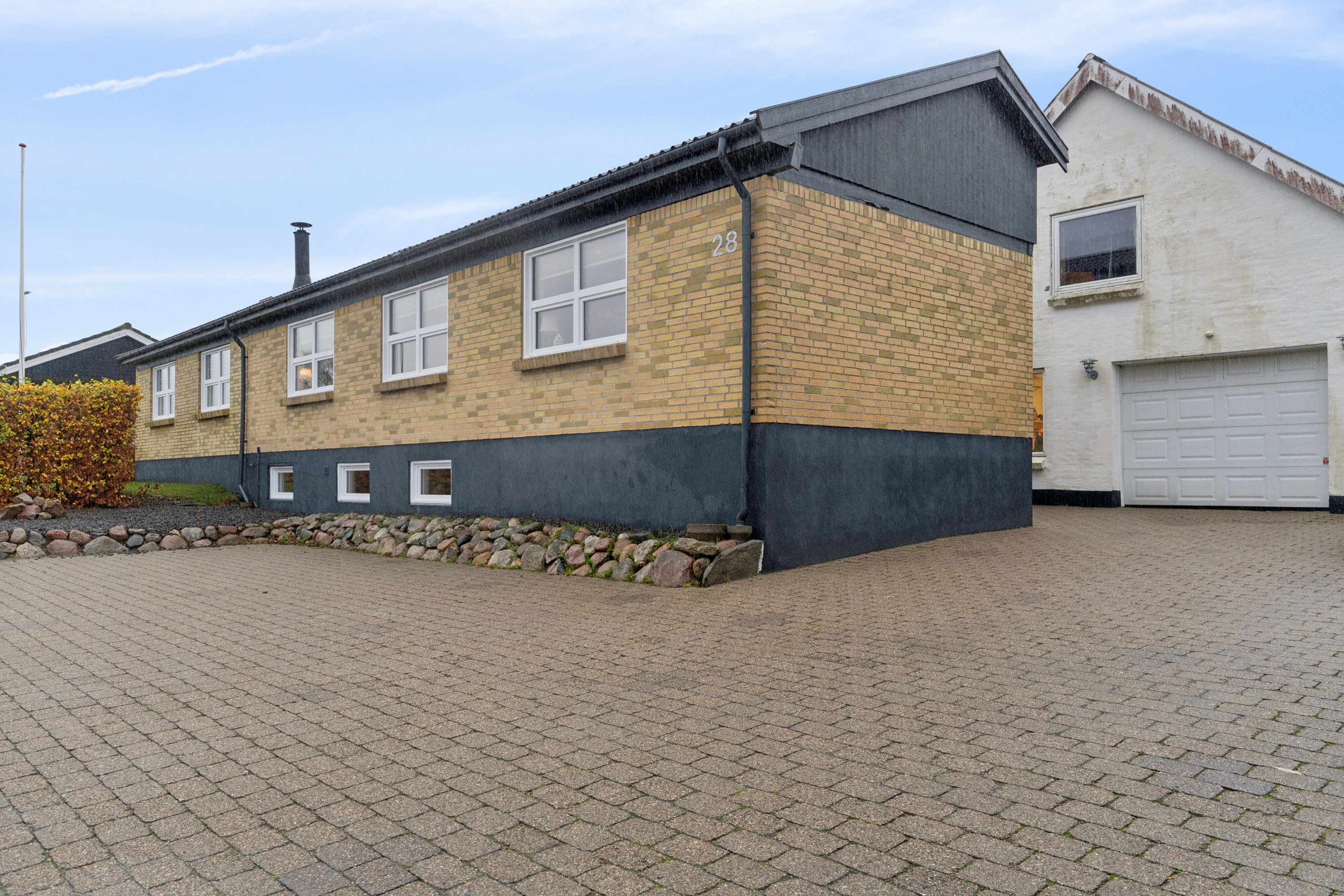 Fremhævet set fra vejen billede i fuldskærmstilstand. Billede af Parkvej 28, 9881 Bindslev