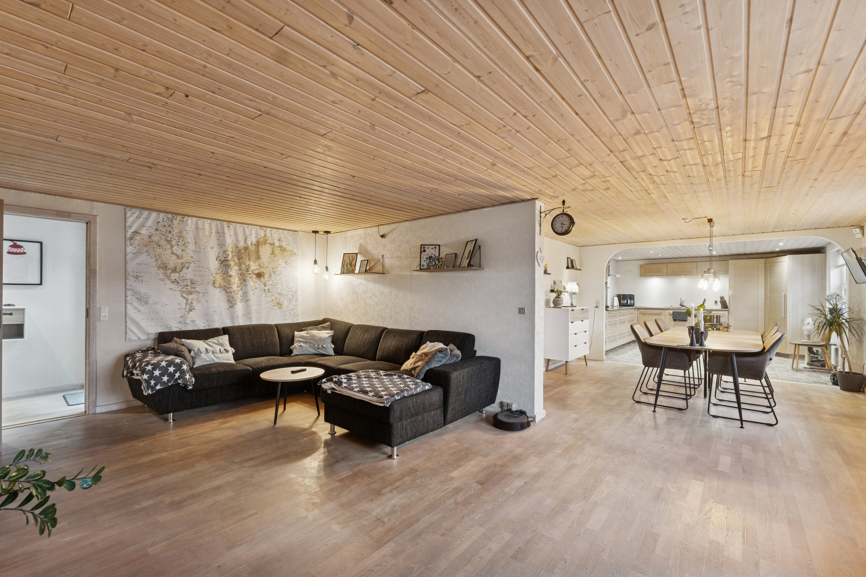 Fremhævet stue billede i fuldskærmstilstand. Billede af Parkvej 28, 9881 Bindslev