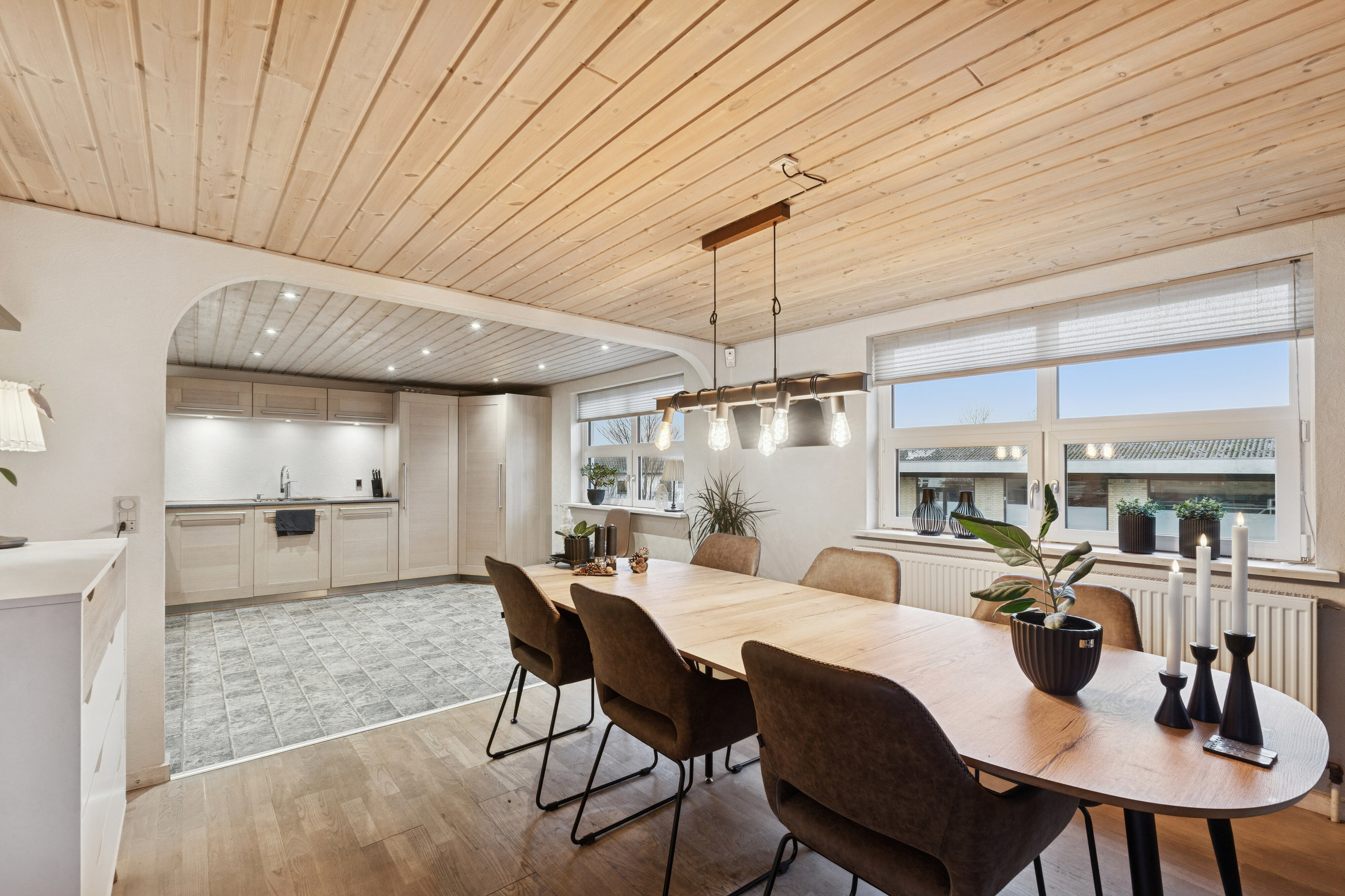 Fremhævet spisestue billede i fuldskærmstilstand. Billede af Parkvej 28, 9881 Bindslev