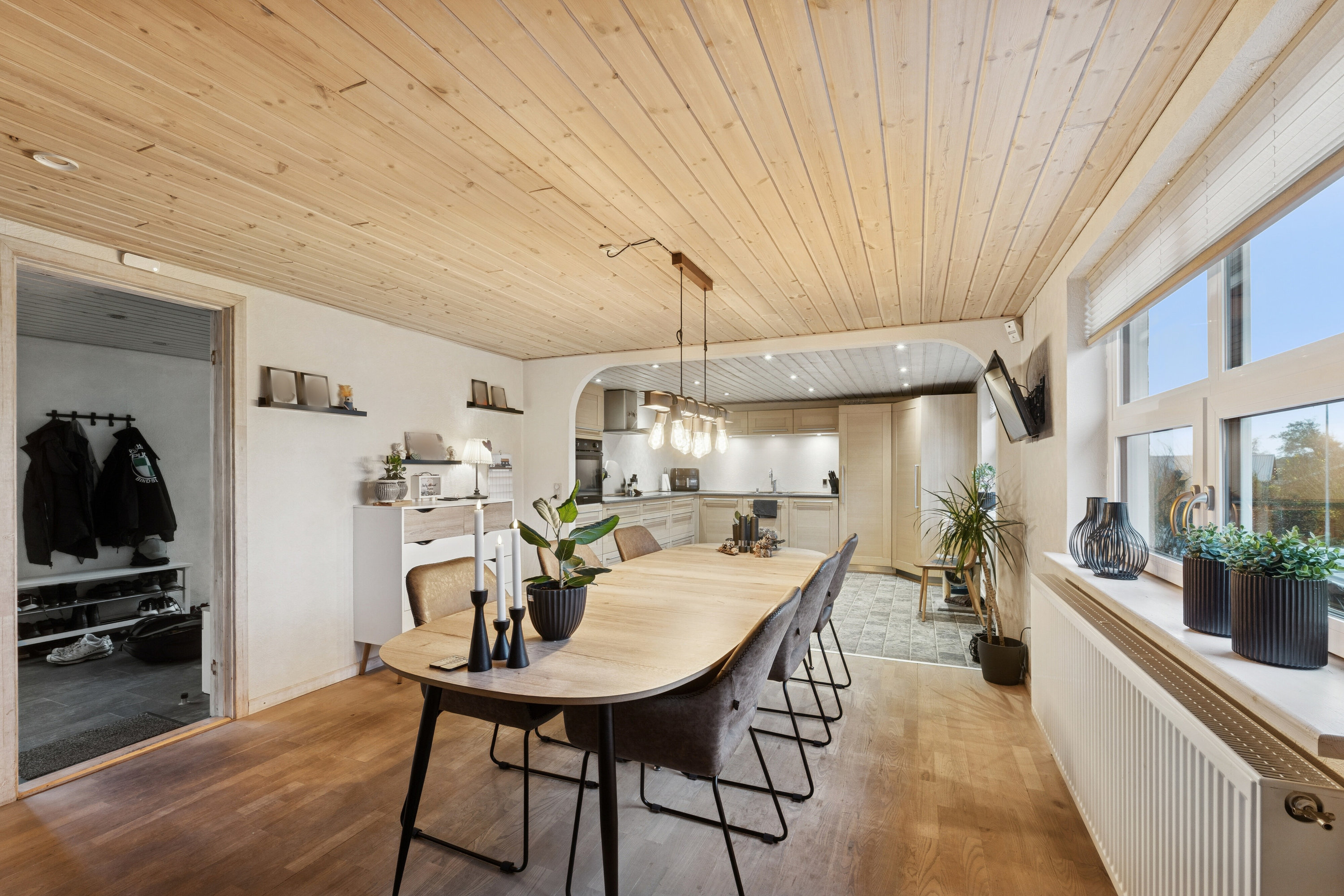 Fremhævet spisestue billede i fuldskærmstilstand. Billede af Parkvej 28, 9881 Bindslev