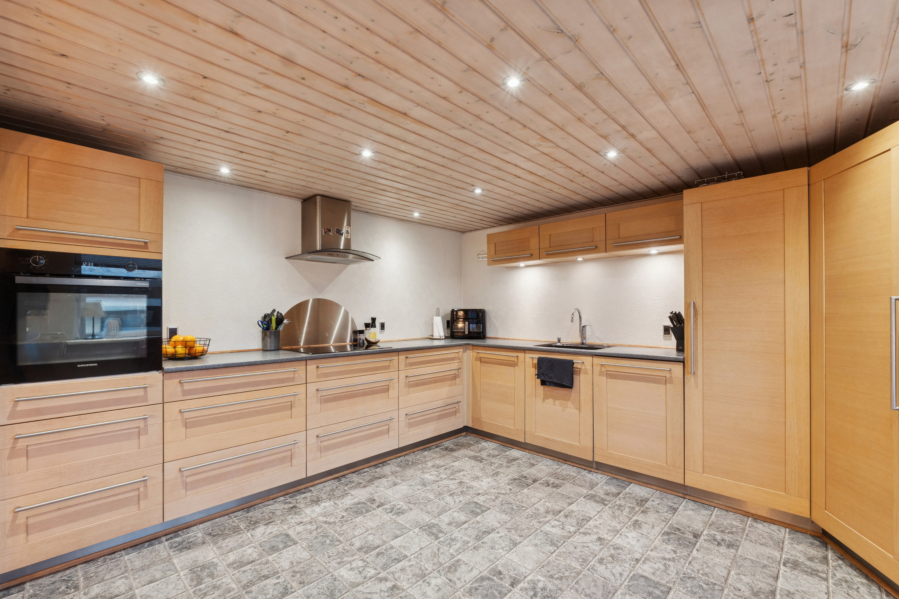 Fremhævet køkken billede i fuldskærmstilstand. Billede af Parkvej 28, 9881 Bindslev