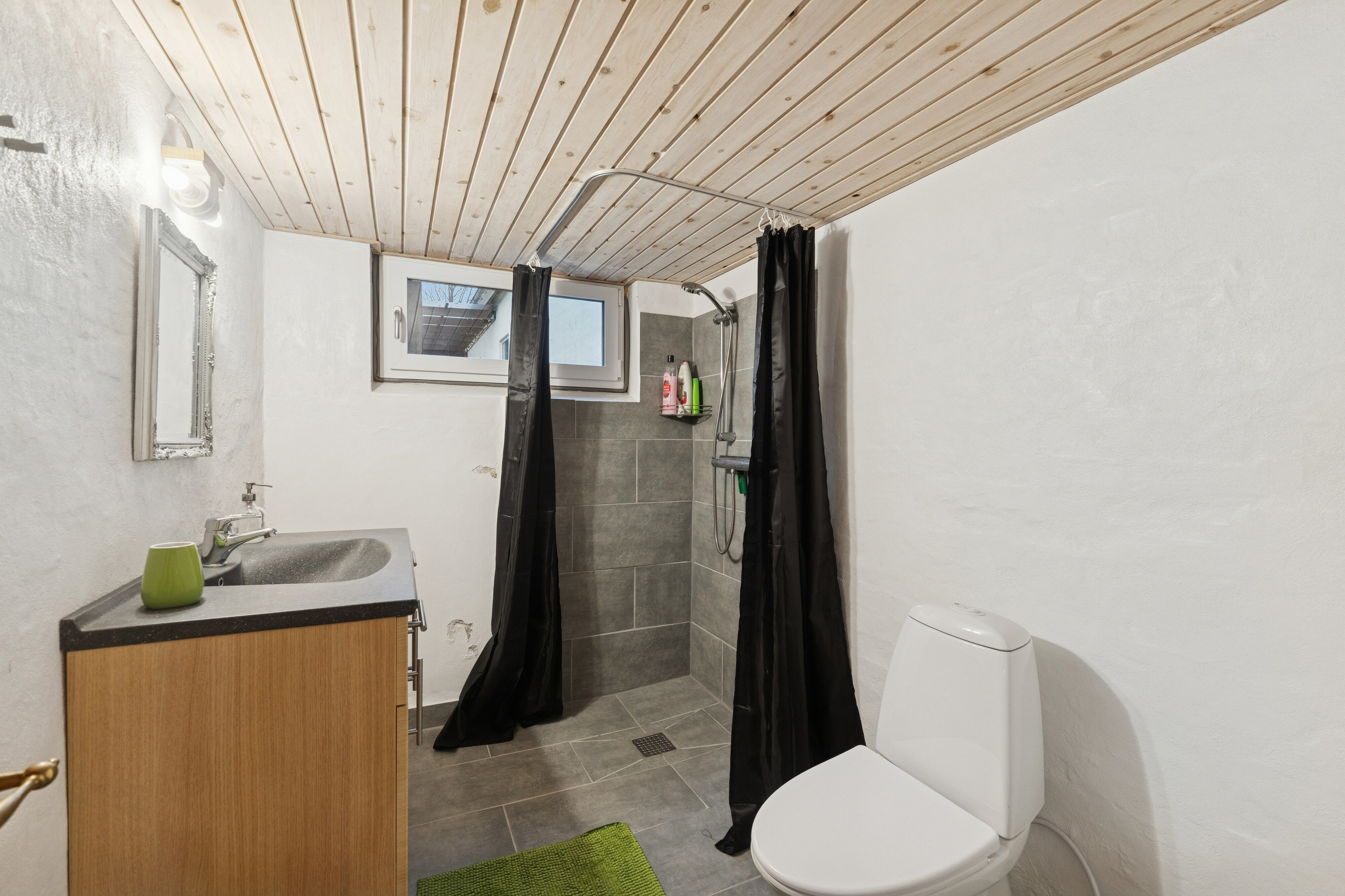 Fremhævet badeværelse billede i fuldskærmstilstand. Billede af Parkvej 28, 9881 Bindslev