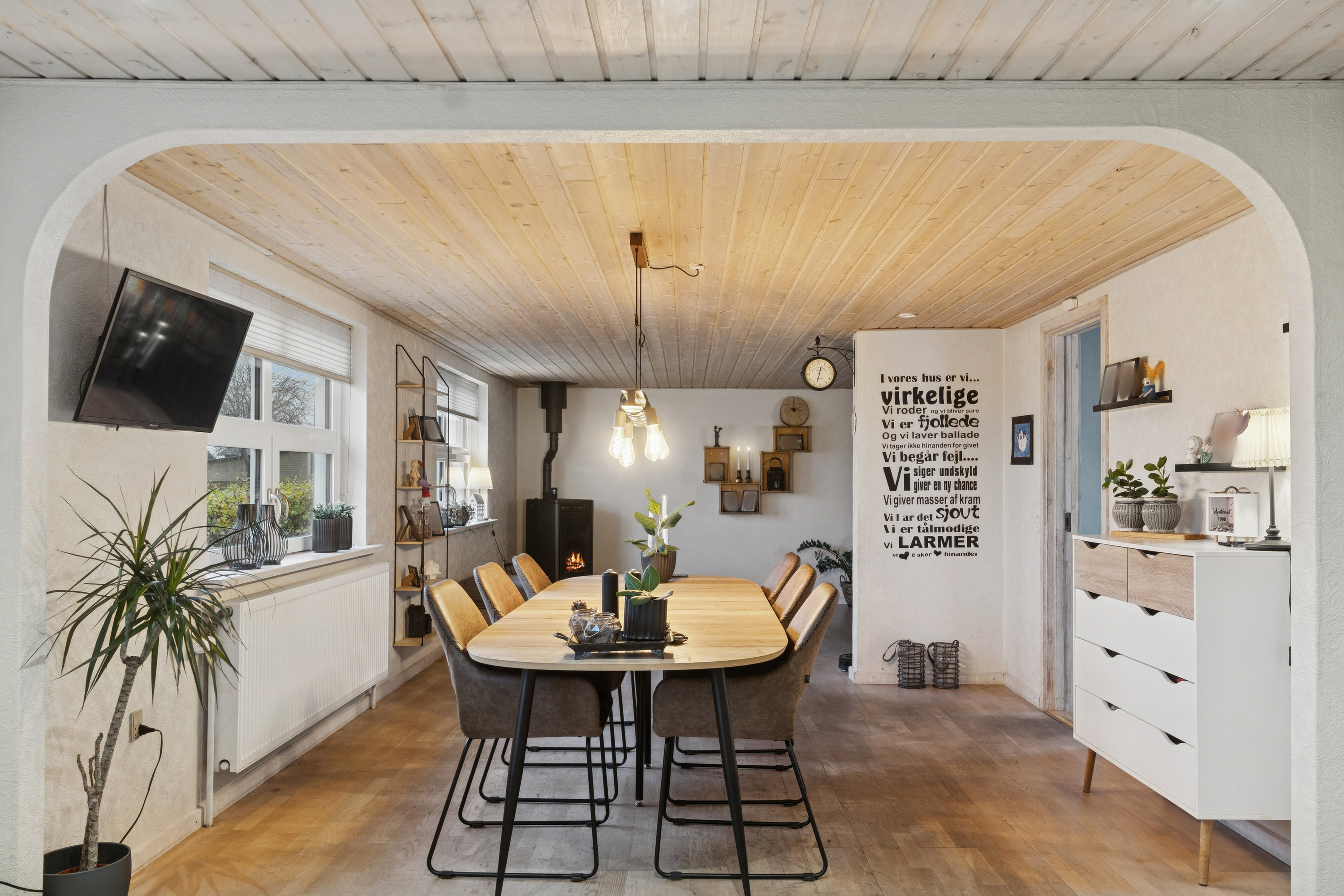 Fremhævet spisestue billede i fuldskærmstilstand. Billede af Parkvej 28, 9881 Bindslev