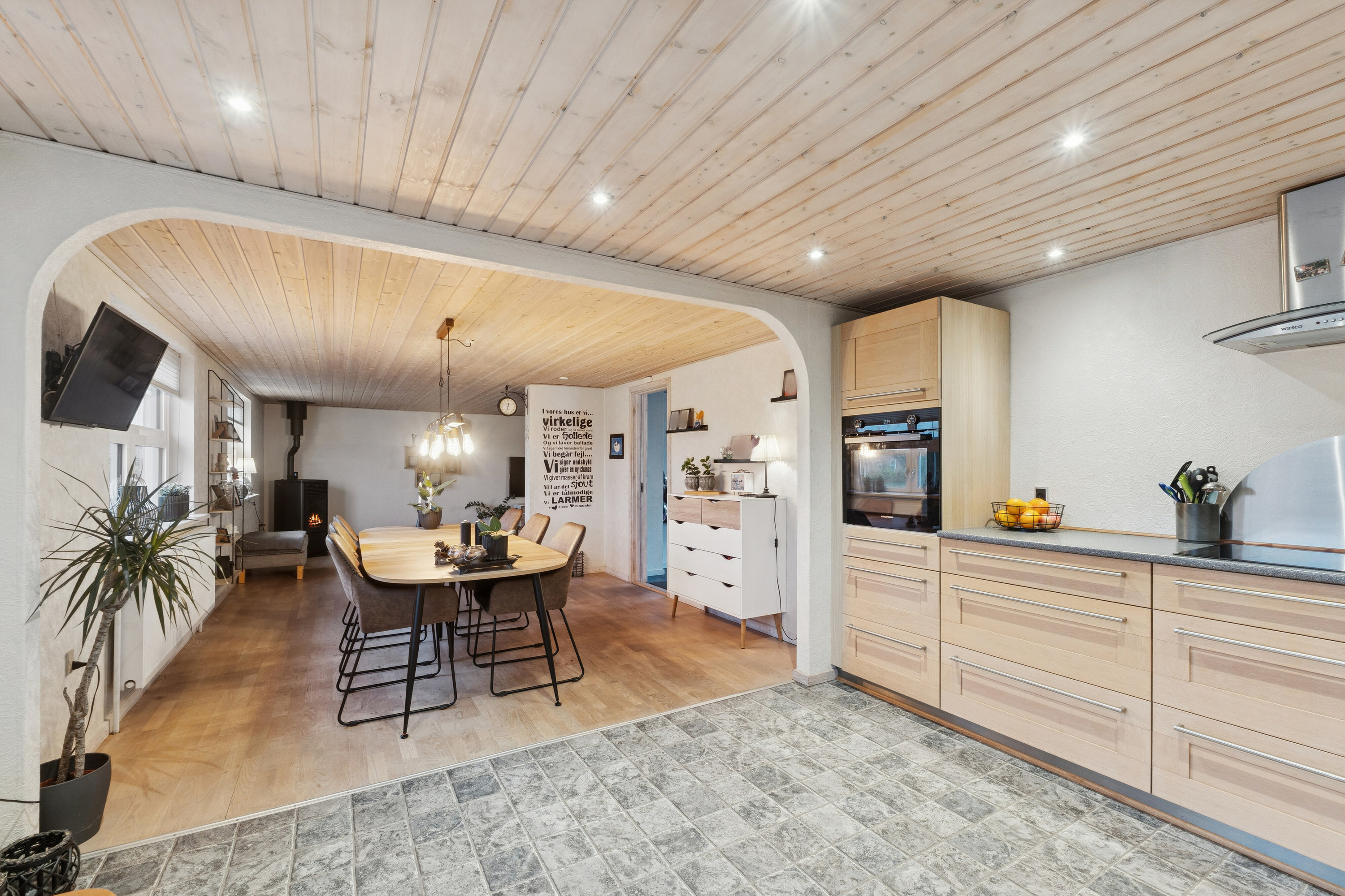 Fremhævet køkken billede i fuldskærmstilstand. Billede af Parkvej 28, 9881 Bindslev