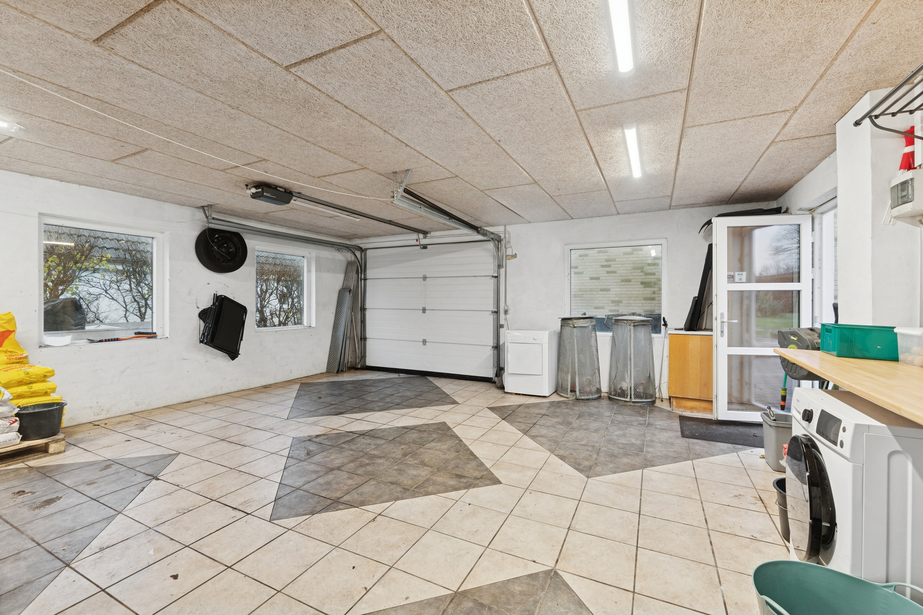 Fremhævet garage billede i fuldskærmstilstand. Billede af Parkvej 28, 9881 Bindslev