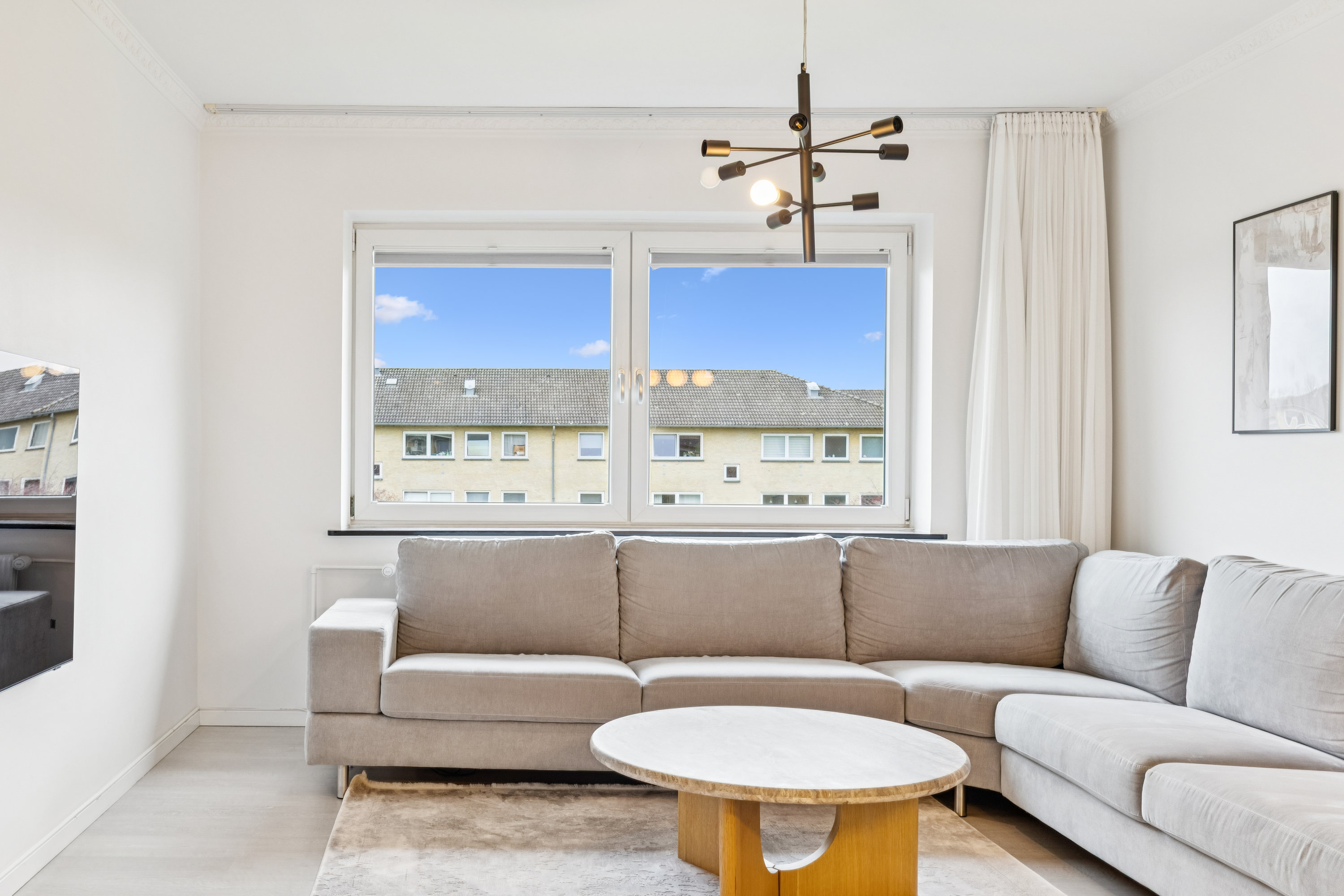 Fremhævet stue billede i fuldskærmstilstand. Billede af Rønnevangshusene 51, 2. th., 2630 Taastrup