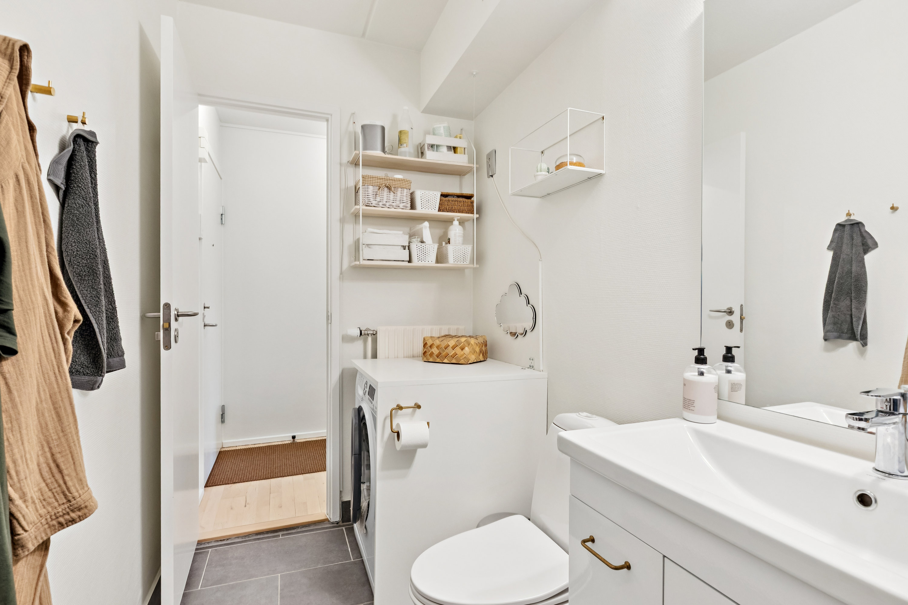 Fremhævet badeværelse billede i fuldskærmstilstand. Billede af Leen C 4, st.. 3., Høje Taastrup, 2630 Taastrup