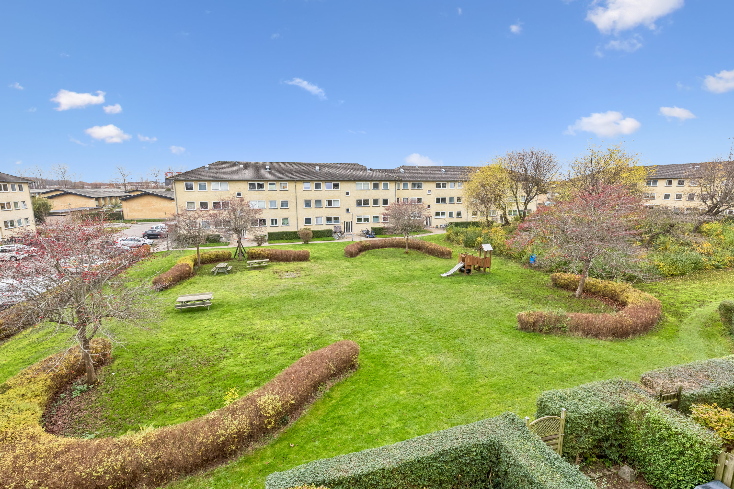 Fremhævet andet billede i fuldskærmstilstand. Billede af Rønnevangshusene 51, 2. th., 2630 Taastrup