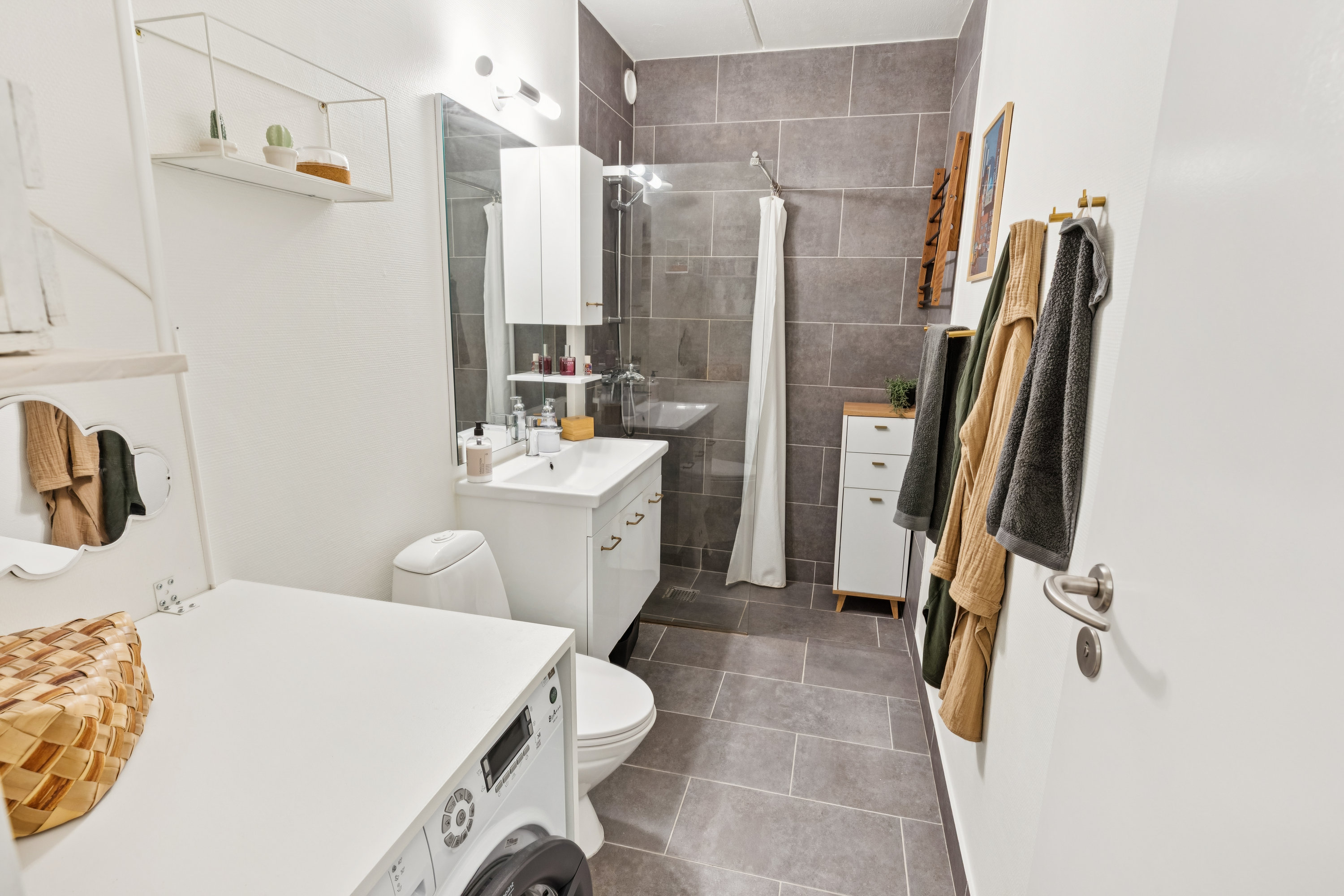 Fremhævet badeværelse billede i fuldskærmstilstand. Billede af Leen C 4, st.. 3., Høje Taastrup, 2630 Taastrup