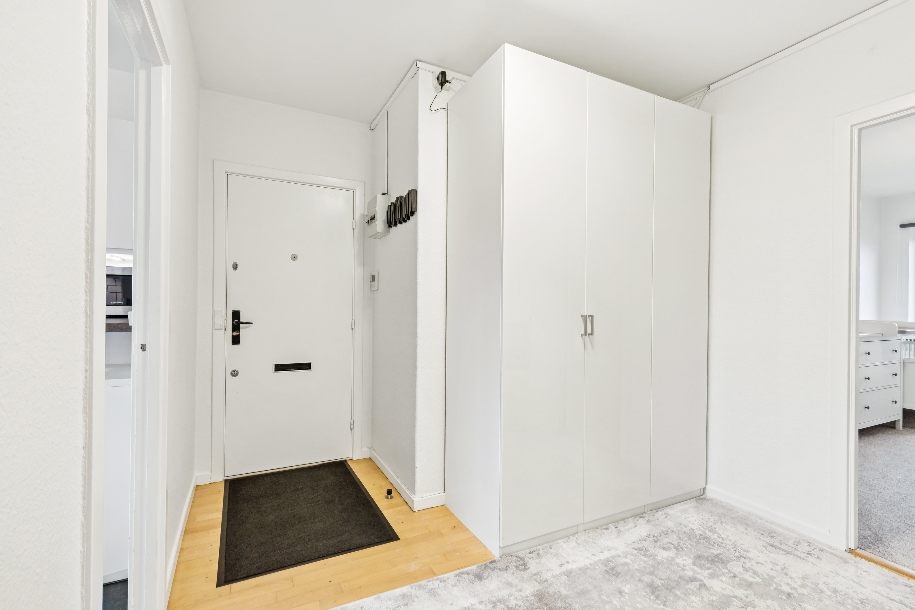 Fremhævet entré billede i fuldskærmstilstand. Billede af Rønnevangshusene 51, 2. th., 2630 Taastrup