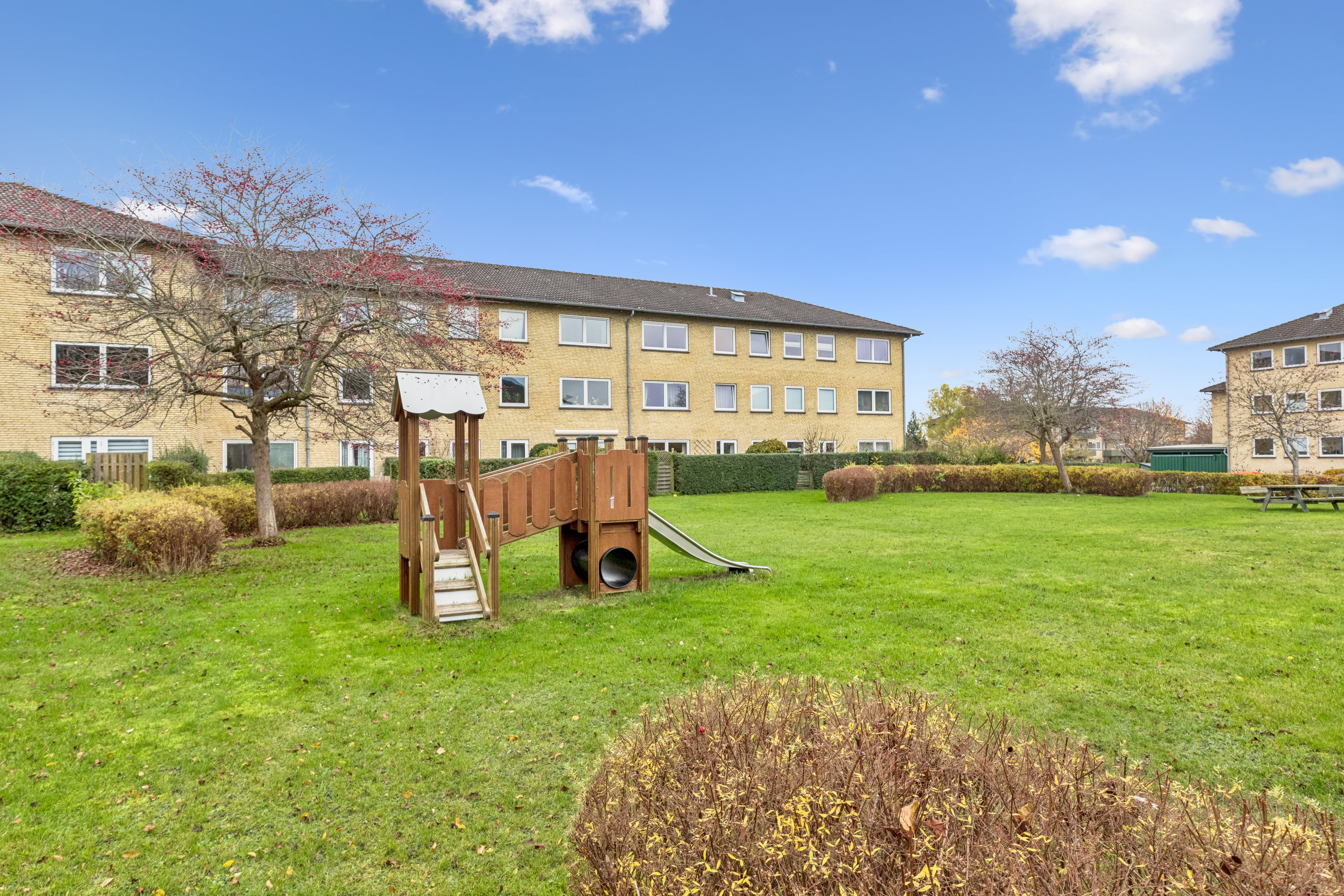 Fremhævet have billede i fuldskærmstilstand. Billede af Rønnevangshusene 51, 2. th., 2630 Taastrup