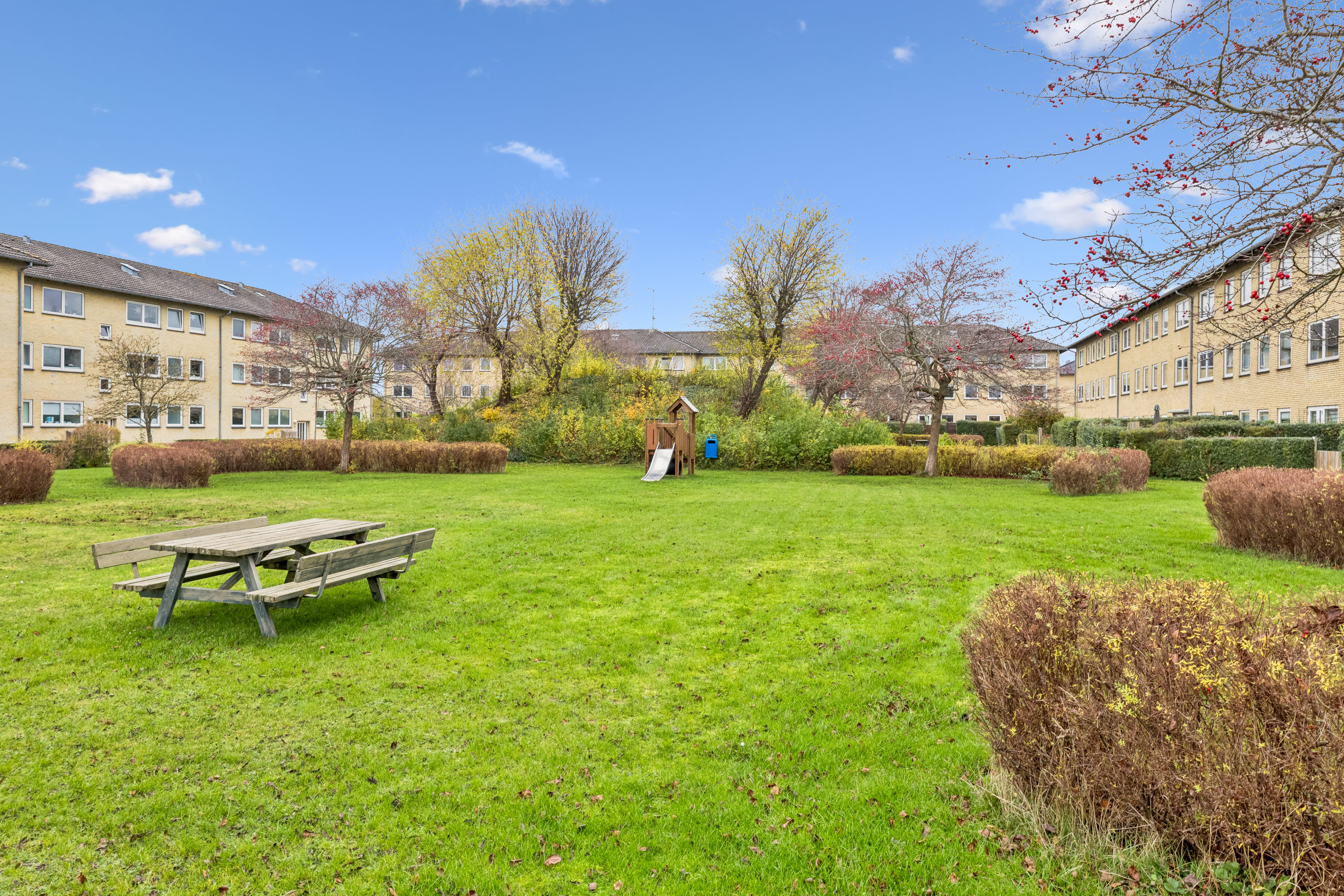 Fremhævet have billede i fuldskærmstilstand. Billede af Rønnevangshusene 51, 2. th., 2630 Taastrup