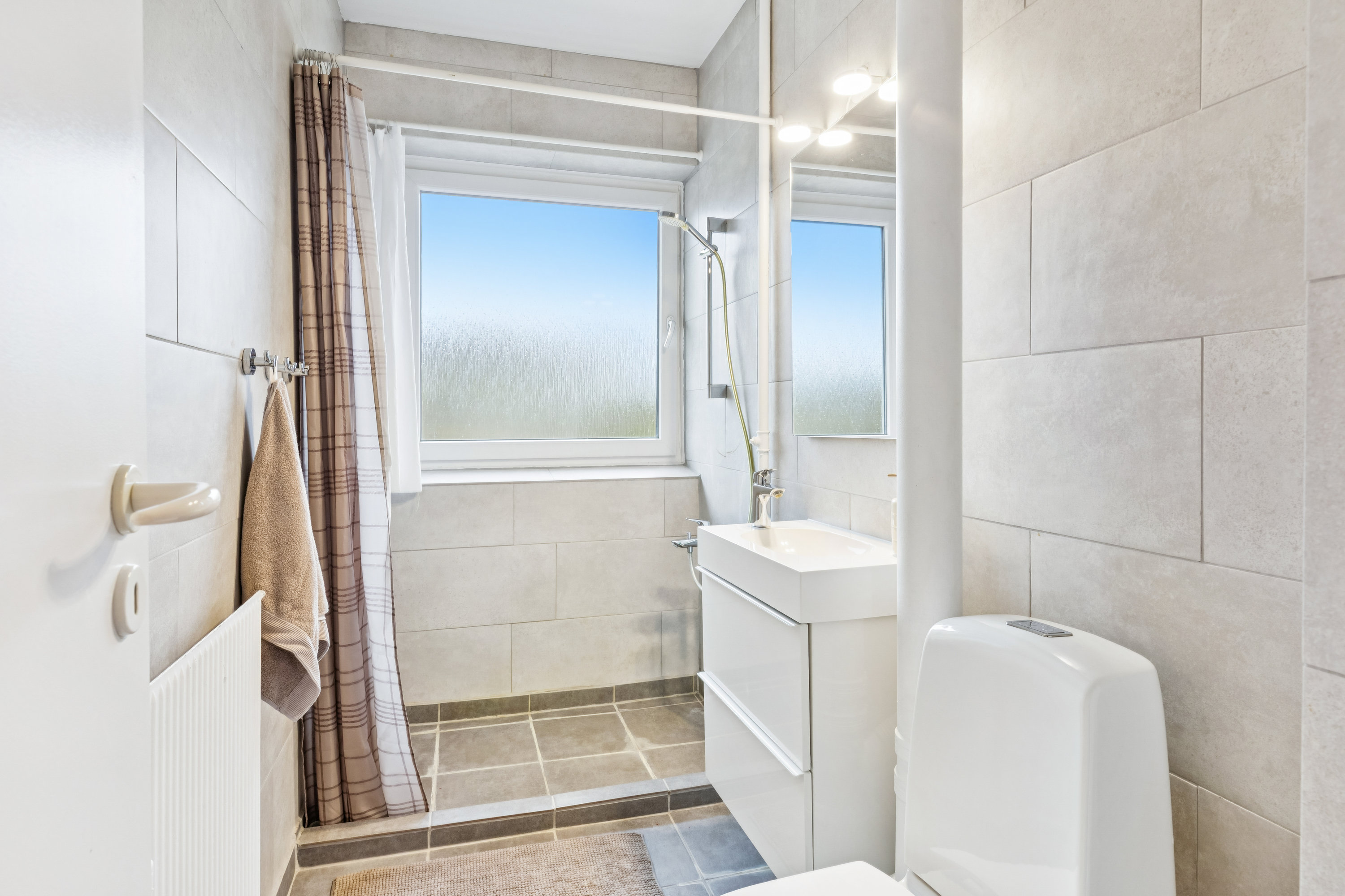 Fremhævet badeværelse billede i fuldskærmstilstand. Billede af Rønnevangshusene 51, 2. th., 2630 Taastrup