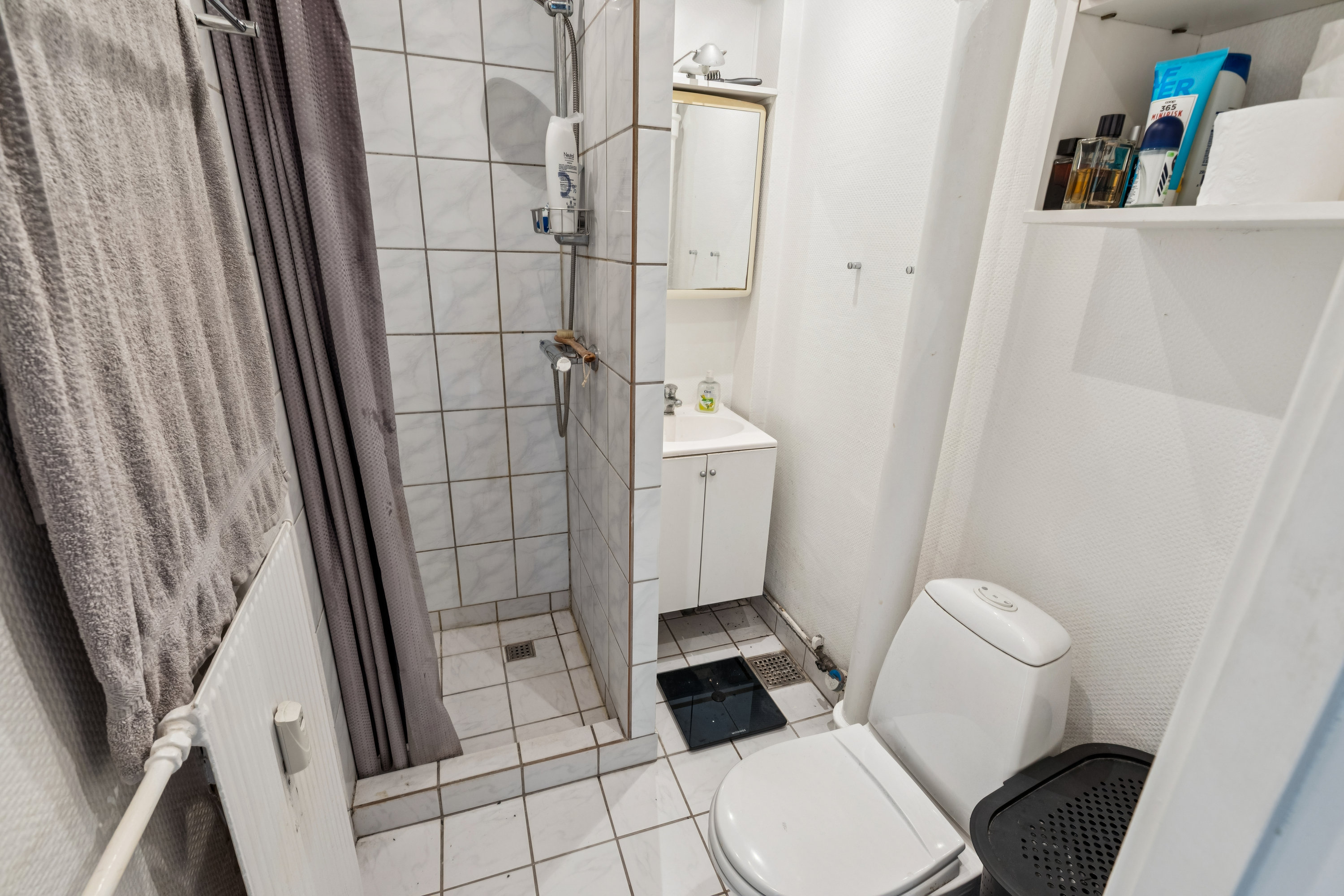 Fremhævet badeværelse billede i fuldskærmstilstand. Billede af Vesterkøb 40, 1. 1., 2640 Hedehusene