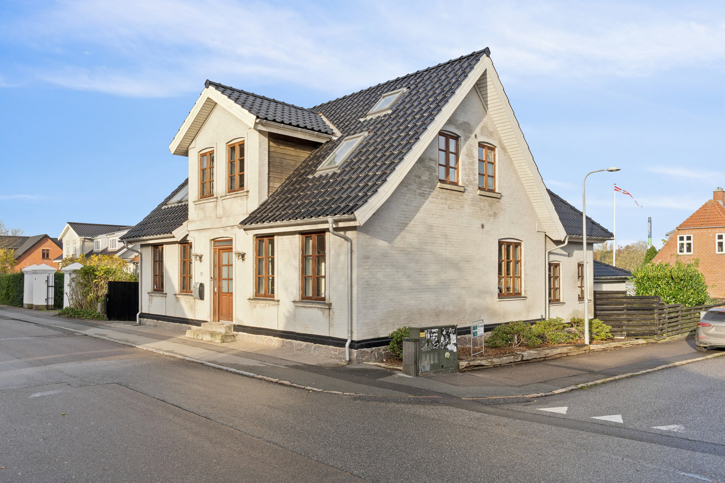 Fremhævet set fra vejen billede i fuldskærmstilstand. Billede af Hellig Andersvej 12, 4200 Slagelse