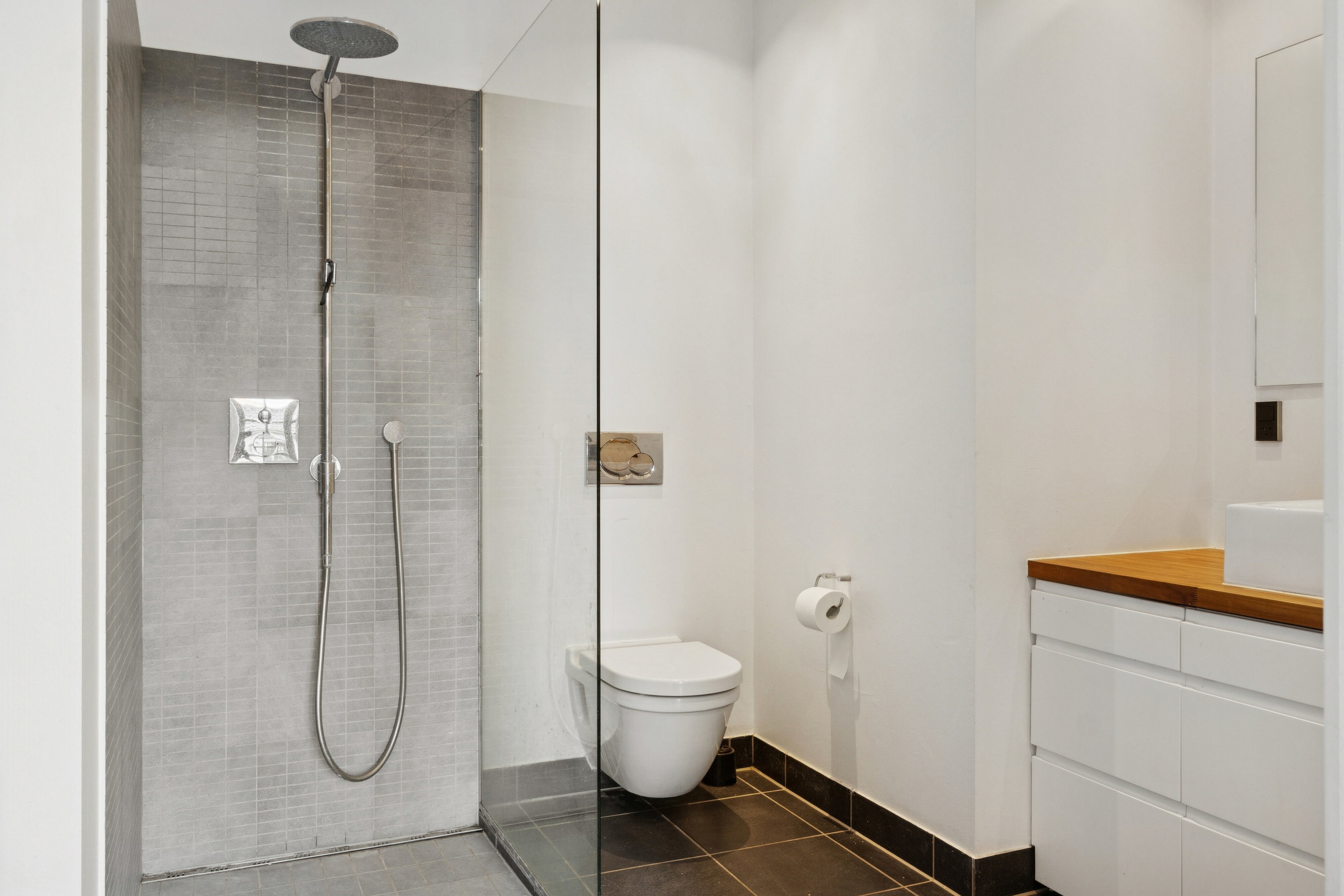 Fremhævet badeværelse billede i fuldskærmstilstand. Billede af Hellig Andersvej 12, 4200 Slagelse