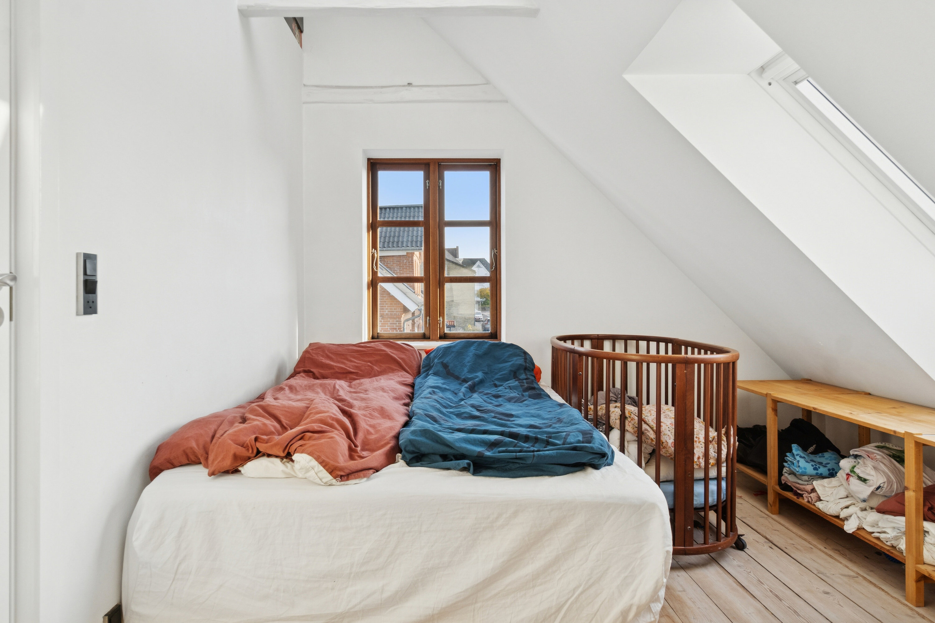 Fremhævet soveværelse billede i fuldskærmstilstand. Billede af Hellig Andersvej 12, 4200 Slagelse