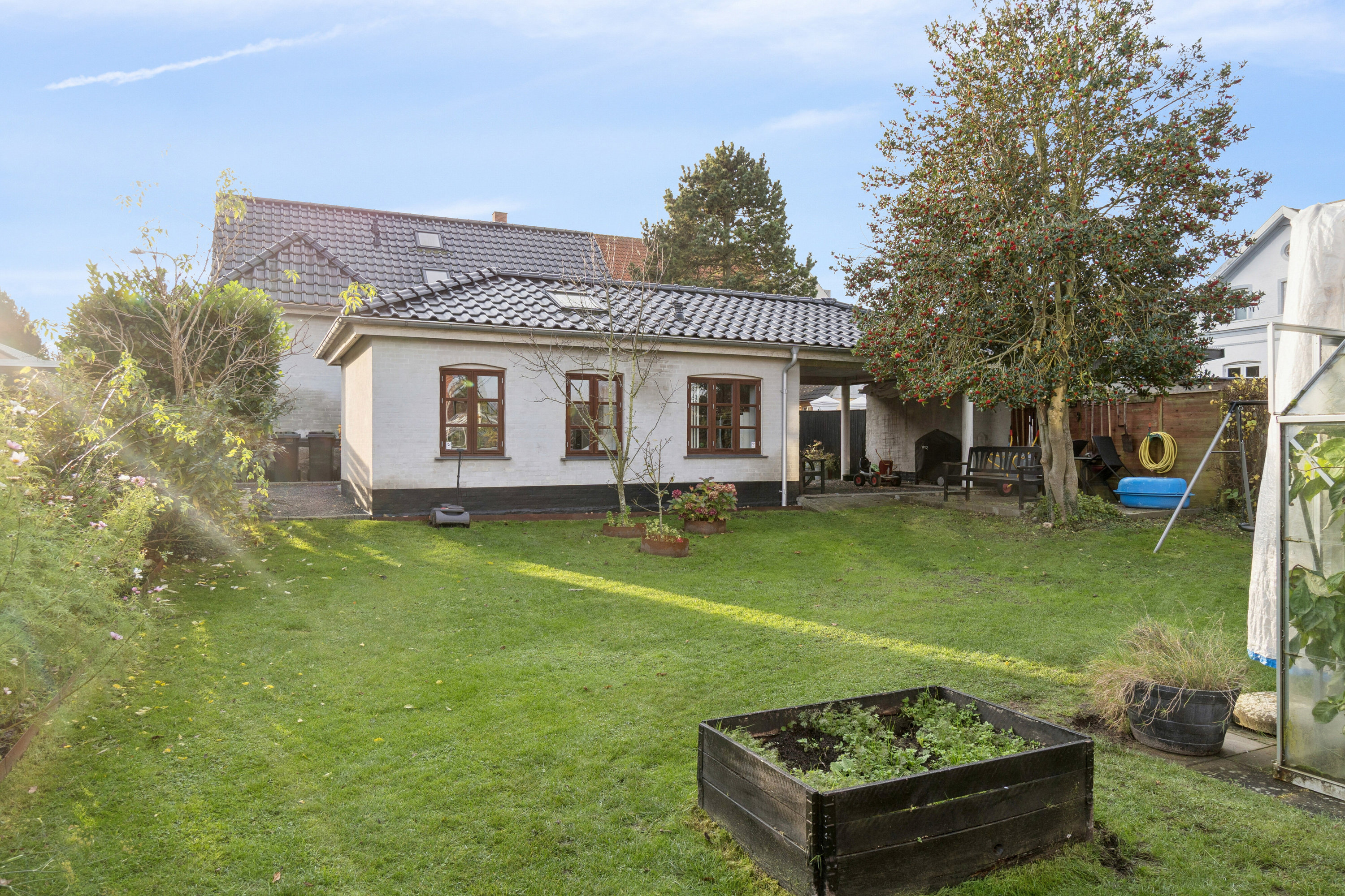 Fremhævet set fra haven billede i fuldskærmstilstand. Billede af Hellig Andersvej 12, 4200 Slagelse