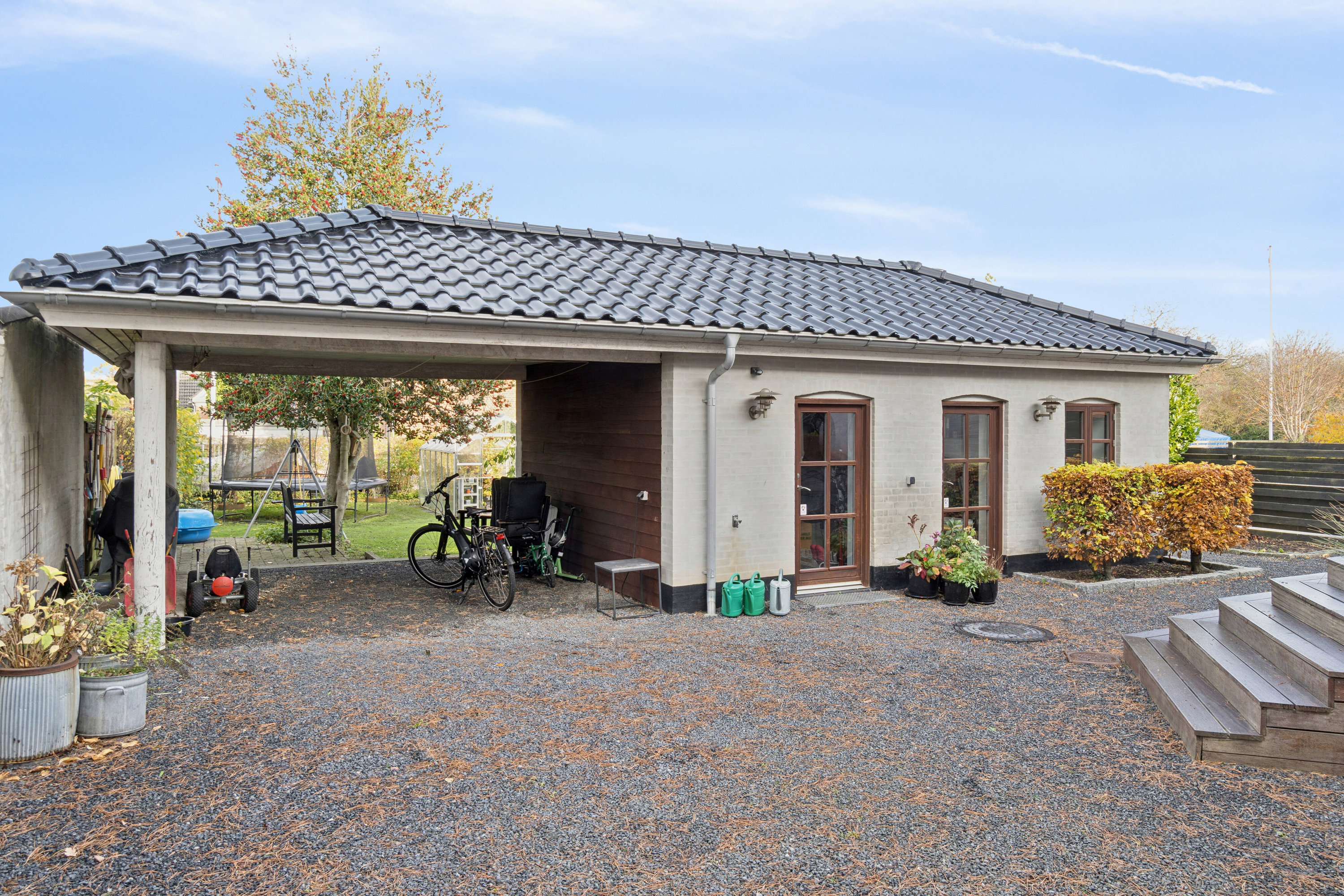 Fremhævet udendørs billede i fuldskærmstilstand. Billede af Hellig Andersvej 12, 4200 Slagelse