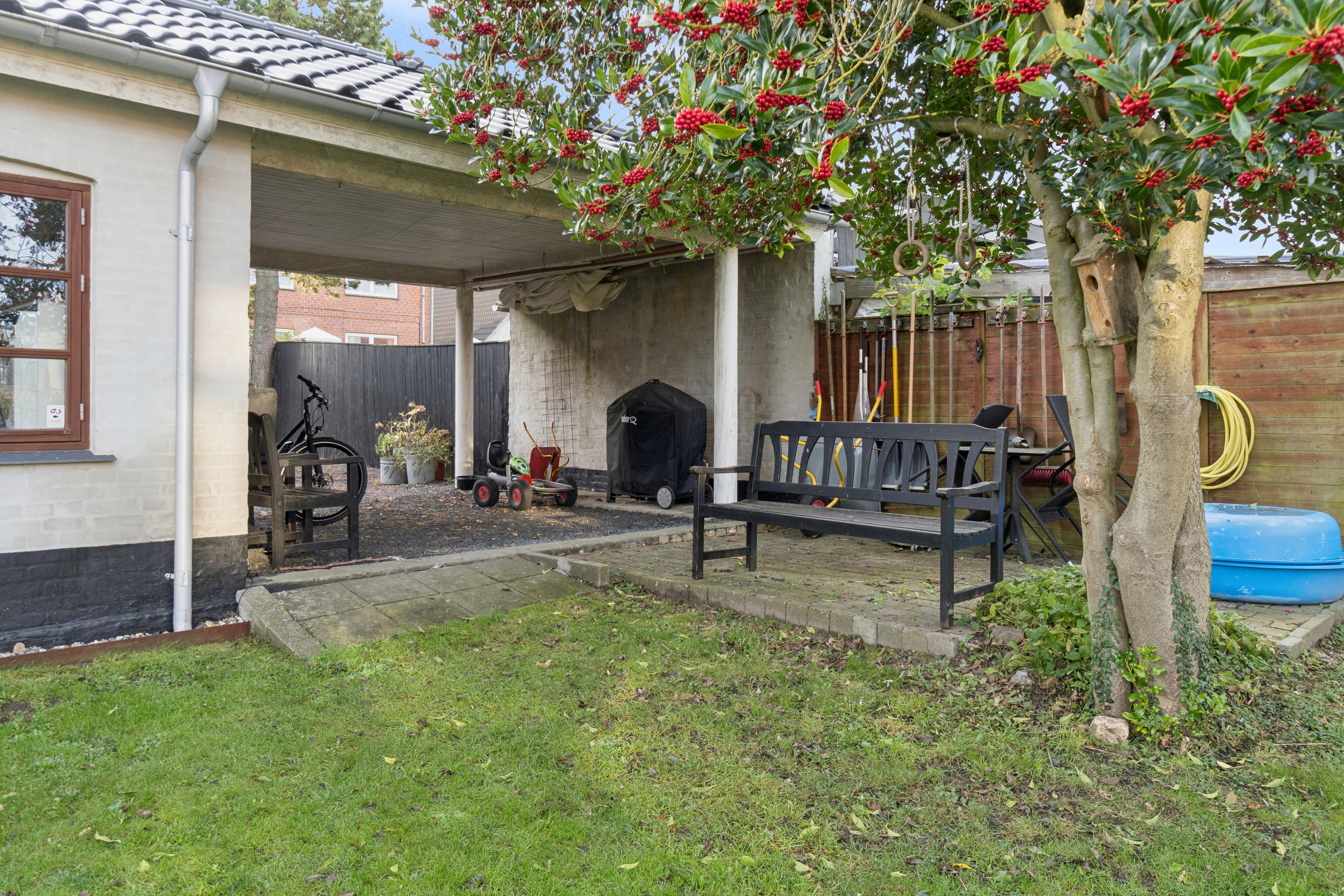 Fremhævet set fra haven billede i fuldskærmstilstand. Billede af Hellig Andersvej 12, 4200 Slagelse