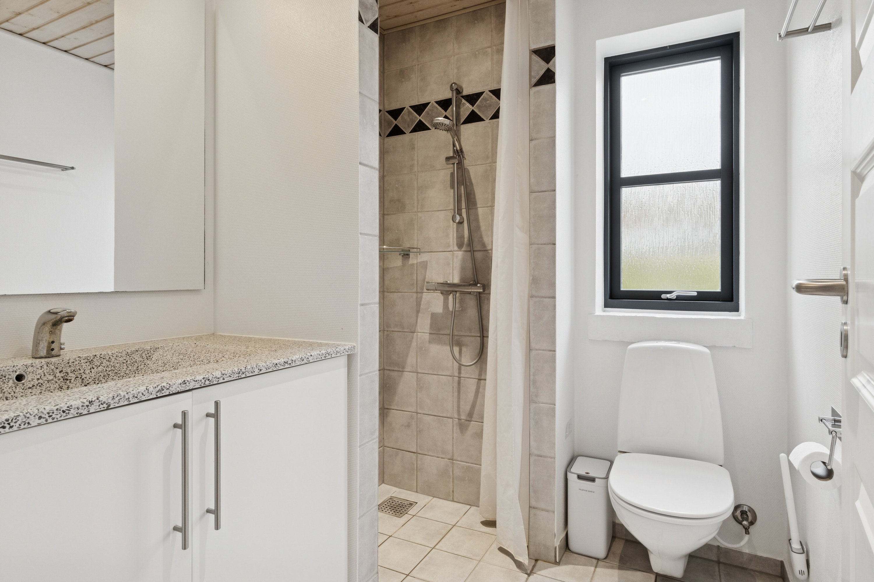 Fremhævet badeværelse billede i fuldskærmstilstand. Billede af Lindegårdshegnet 1, 4500 Nykøbing Sj