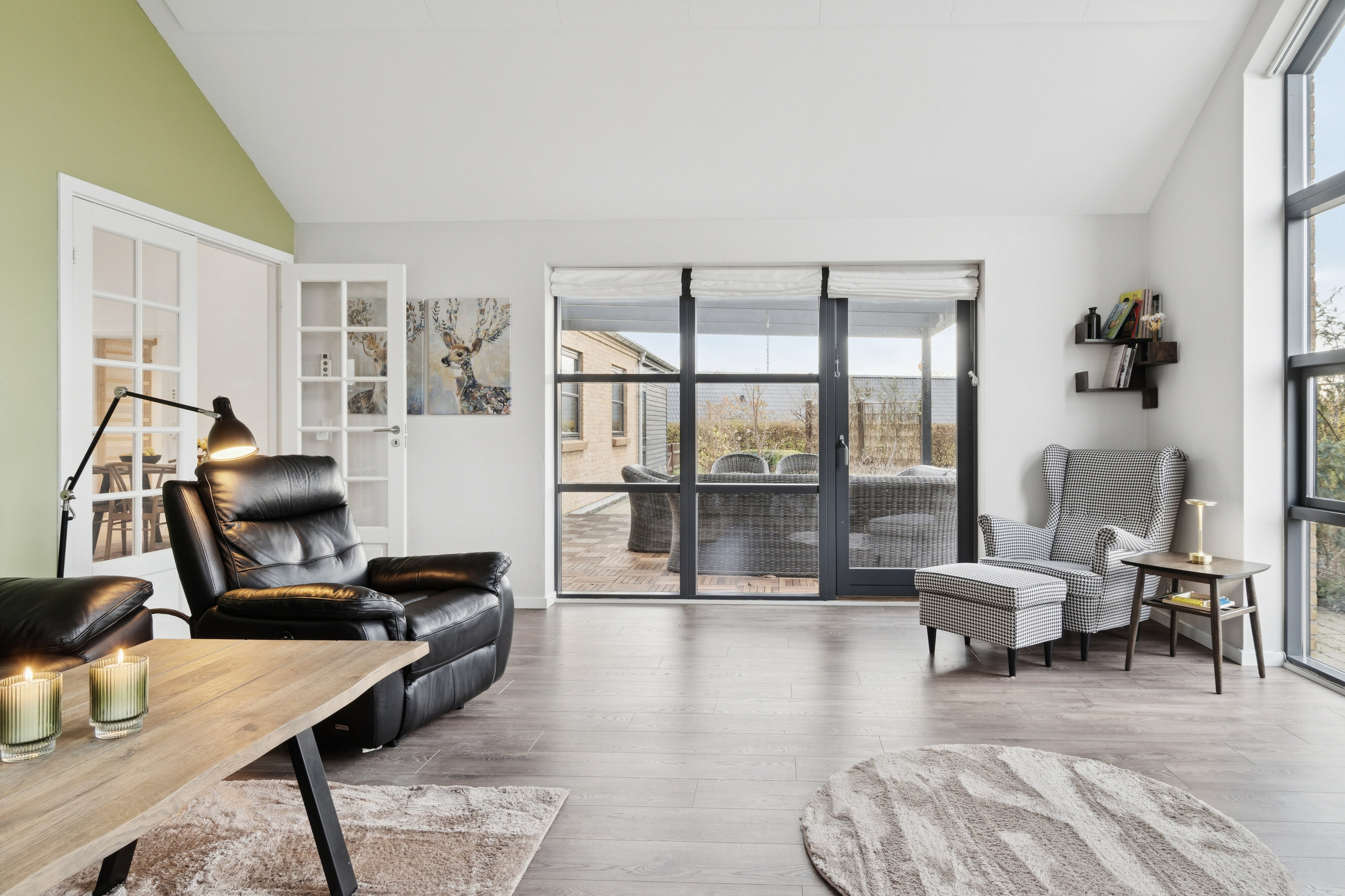 Fremhævet stue billede i fuldskærmstilstand. Billede af Lindegårdshegnet 1, 4500 Nykøbing Sj