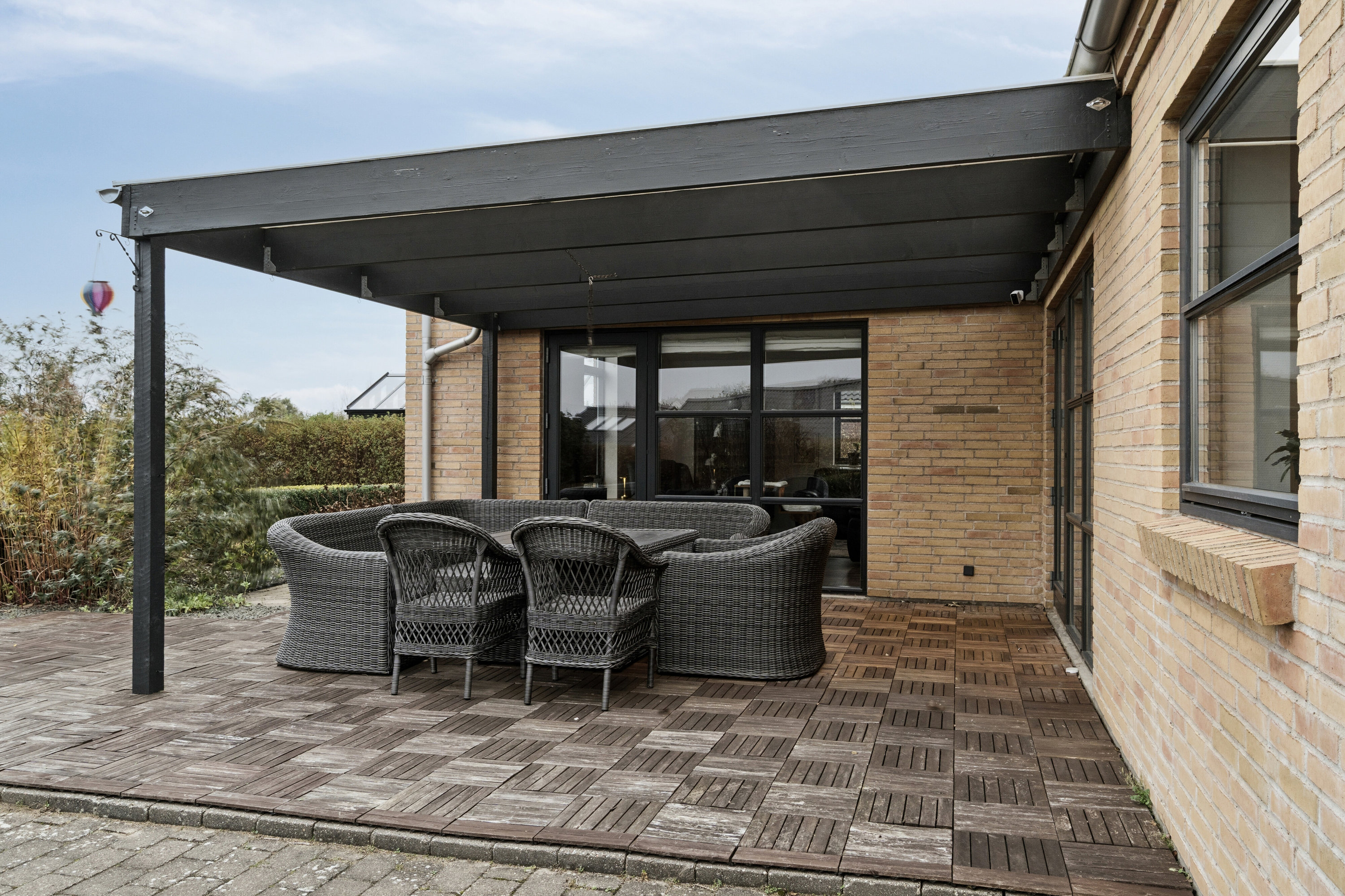 Fremhævet overdækket terrasse billede i fuldskærmstilstand. Billede af Lindegårdshegnet 1, 4500 Nykøbing Sj