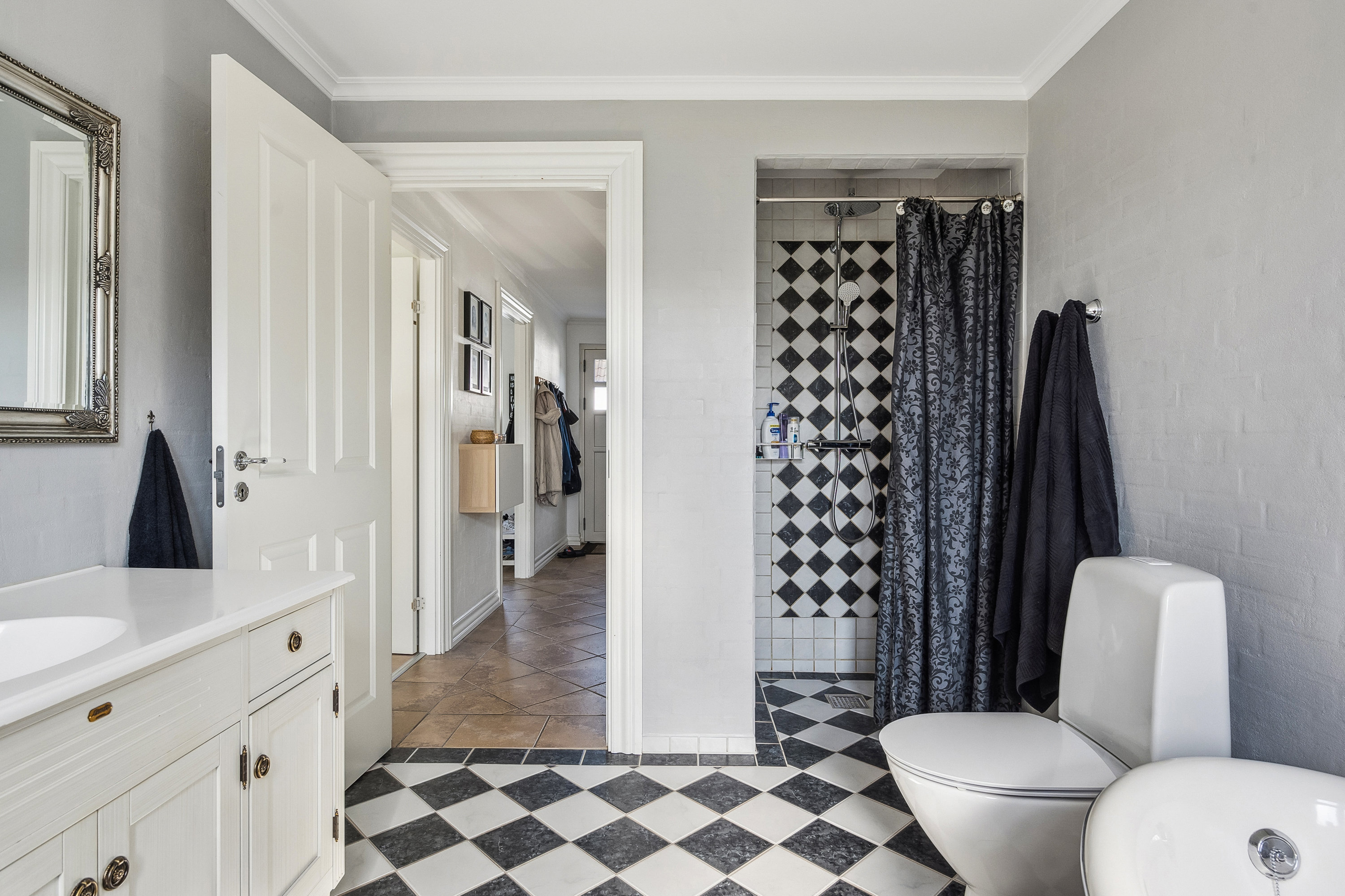 Fremhævet badeværelse billede i fuldskærmstilstand. Billede af Astrupvej 911, 9800 Hjørring