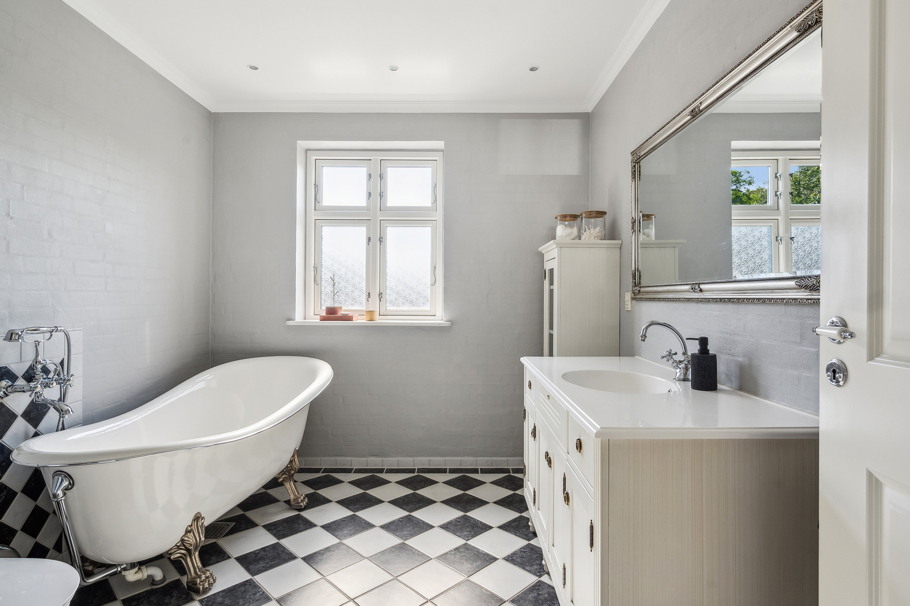 Fremhævet badeværelse billede i fuldskærmstilstand. Billede af Astrupvej 911, 9800 Hjørring