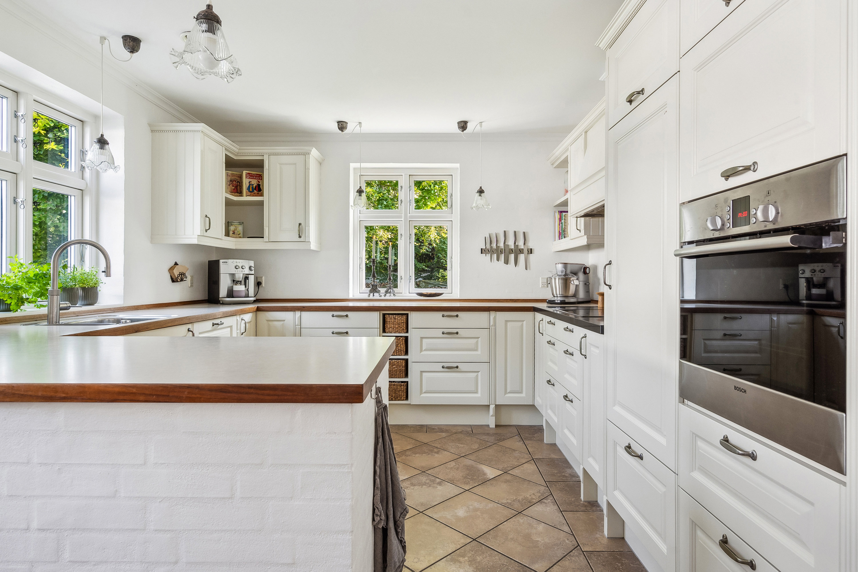 Fremhævet køkken billede i fuldskærmstilstand. Billede af Astrupvej 911, 9800 Hjørring