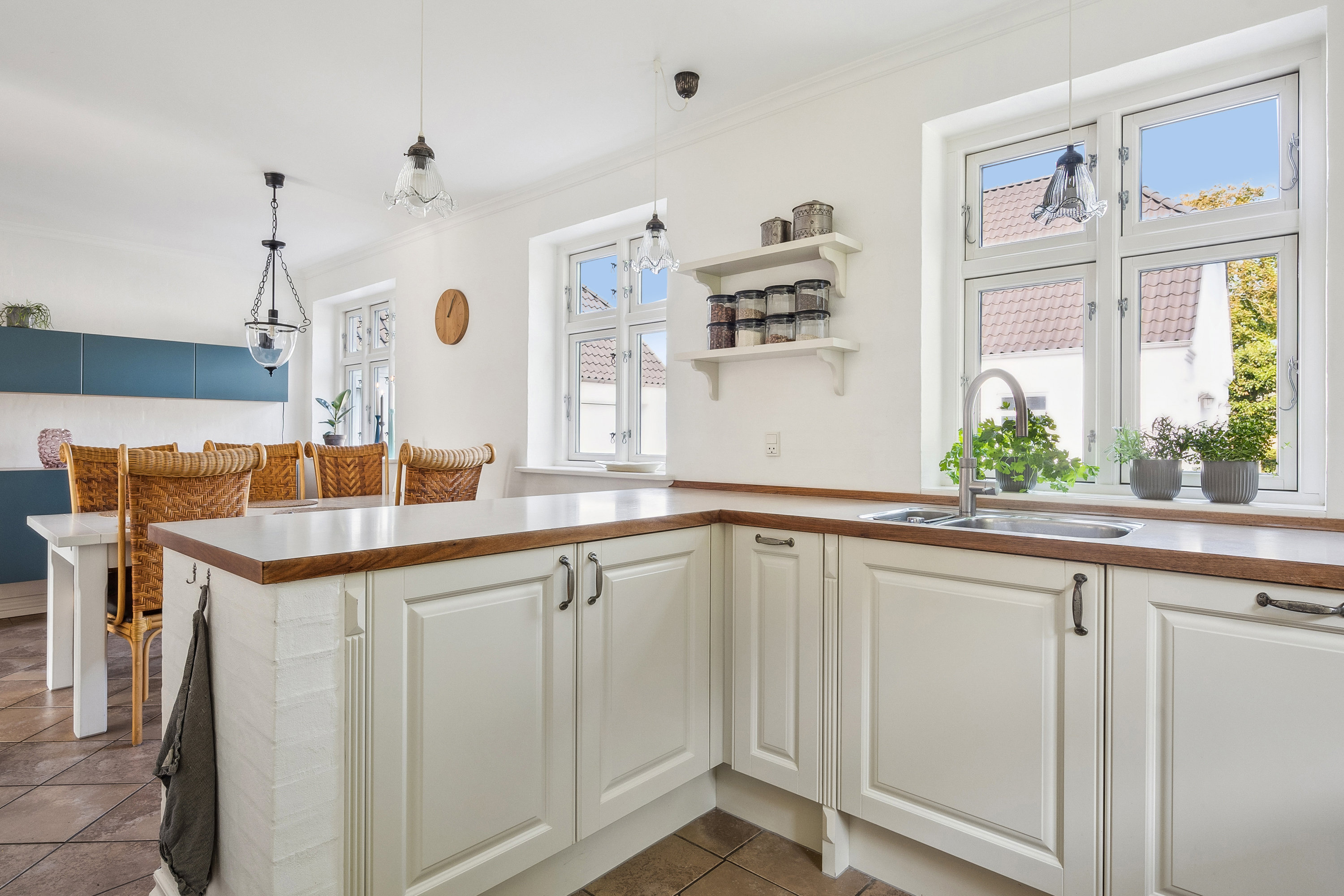 Fremhævet køkken/alrum billede i fuldskærmstilstand. Billede af Astrupvej 911, 9800 Hjørring