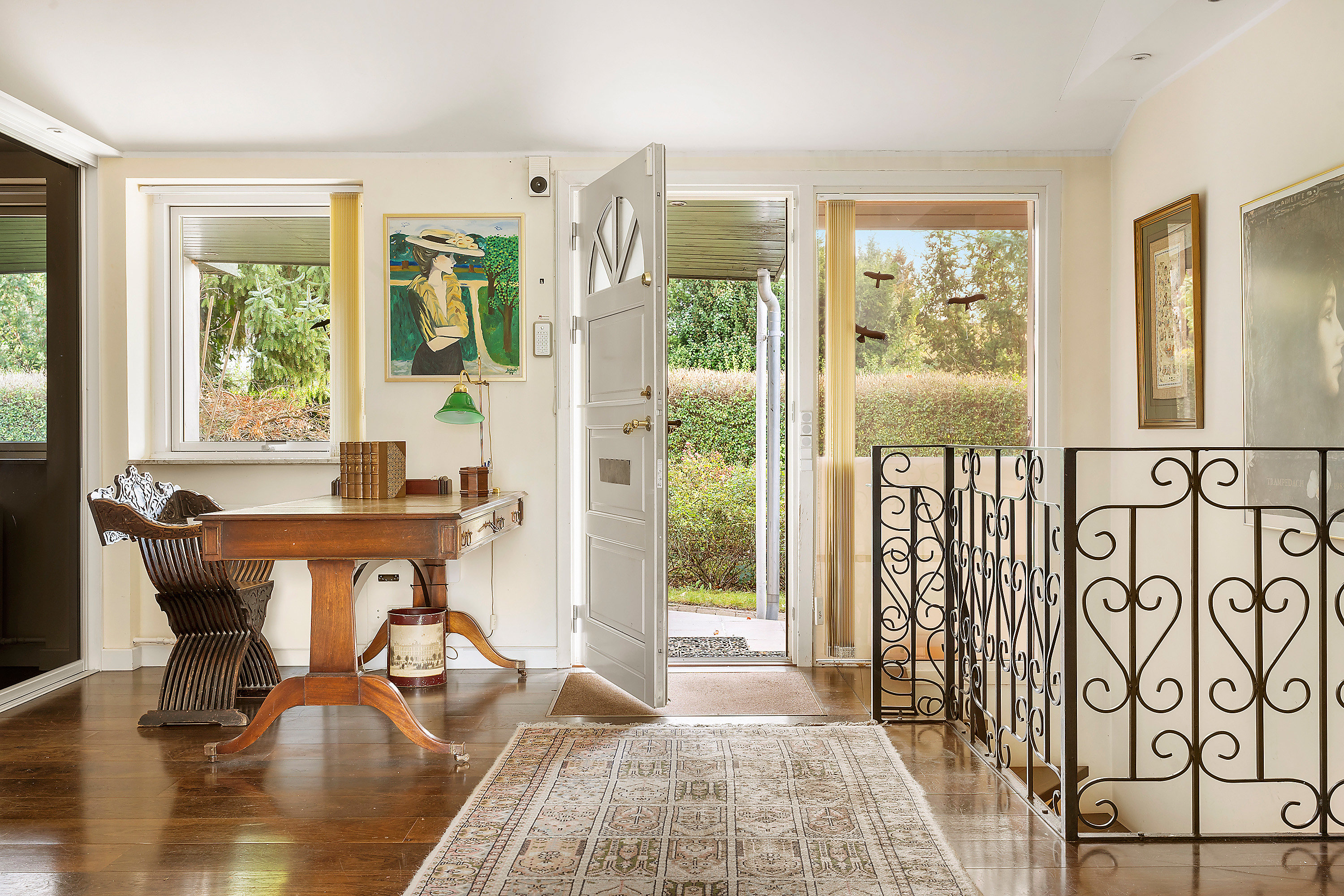 Fremhævet entré billede i fuldskærmstilstand. Billede af Birkebakken 31, 2840 Holte