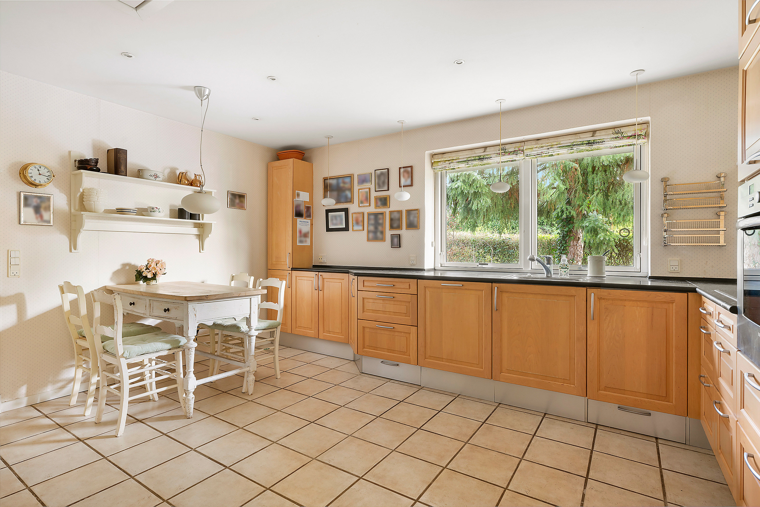 Fremhævet køkken billede i fuldskærmstilstand. Billede af Birkebakken 31, 2840 Holte