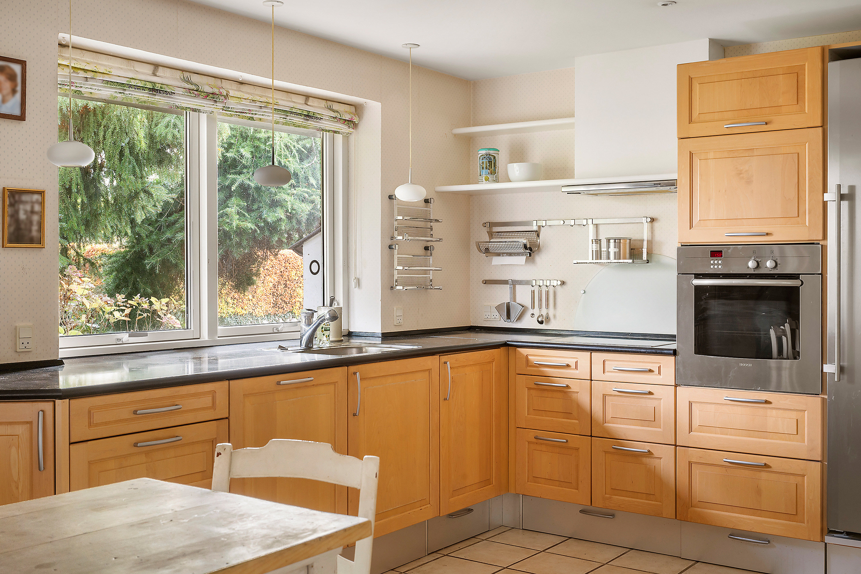 Fremhævet køkken billede i fuldskærmstilstand. Billede af Birkebakken 31, 2840 Holte