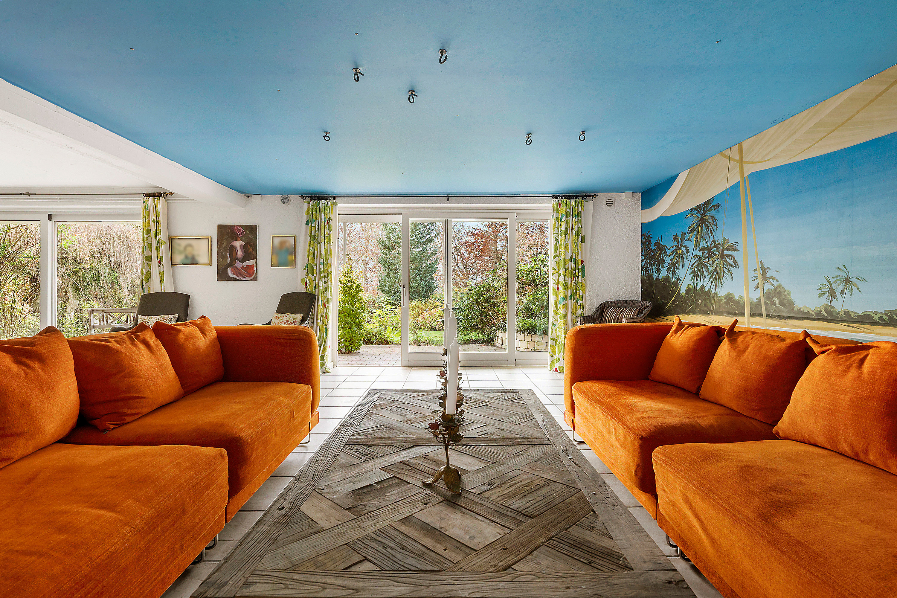 Fremhævet stue billede i fuldskærmstilstand. Billede af Birkebakken 31, 2840 Holte