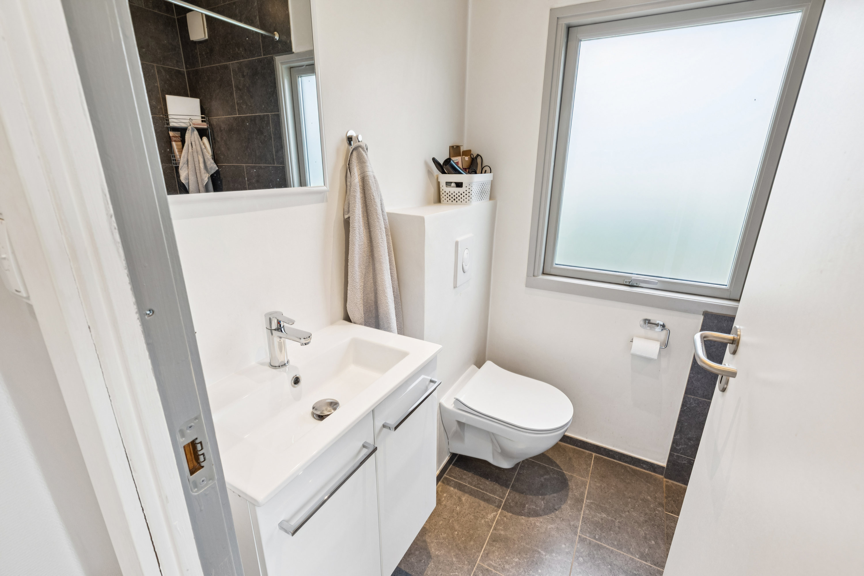 Fremhævet badeværelse billede i fuldskærmstilstand. Billede af Agerhaven 64, 2640 Hedehusene