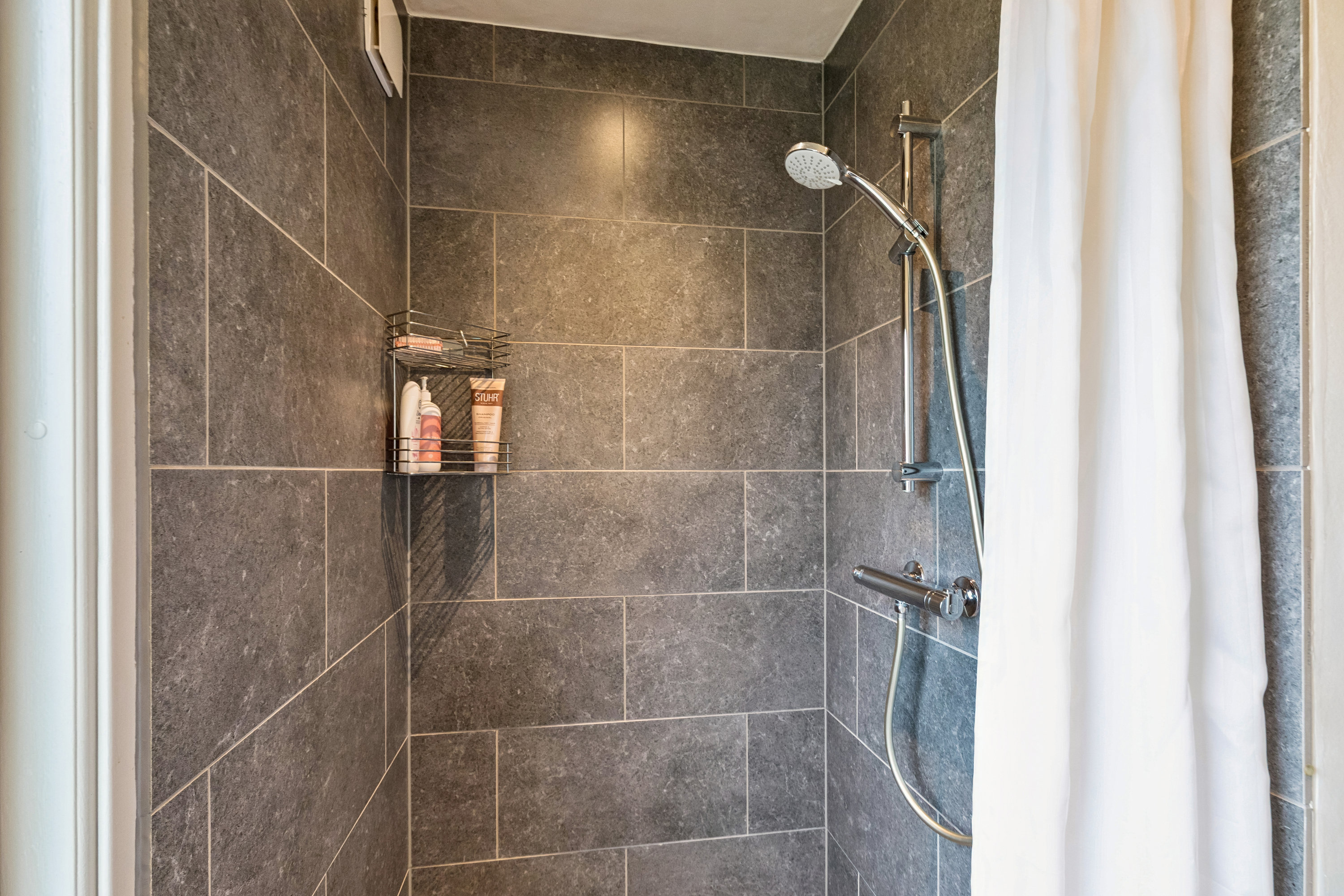 Fremhævet badeværelse billede i fuldskærmstilstand. Billede af Agerhaven 64, 2640 Hedehusene