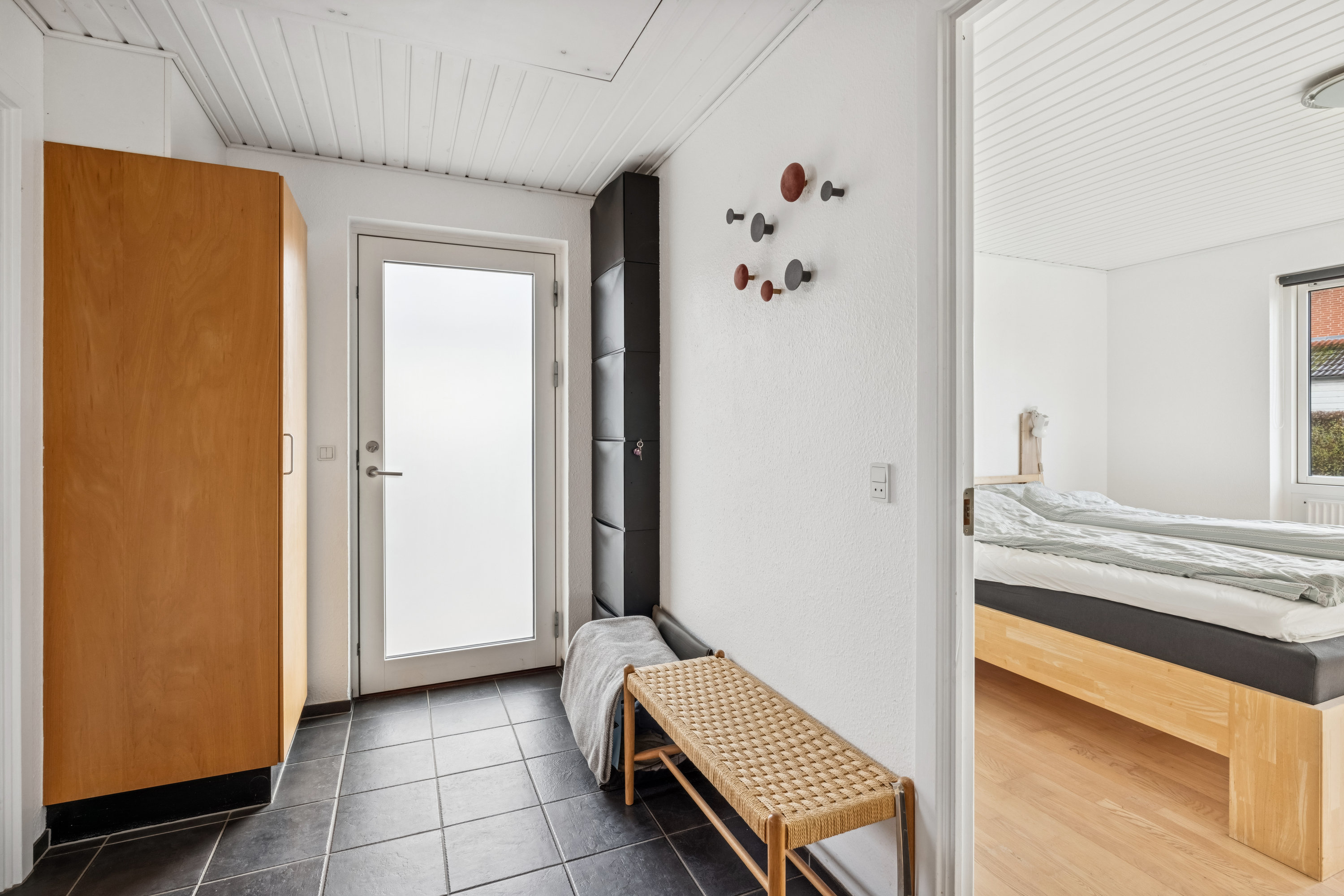 Miniaturebillede 1: entré. Billede af Hvidkløvervej 8, Løvel, 8830 Tjele