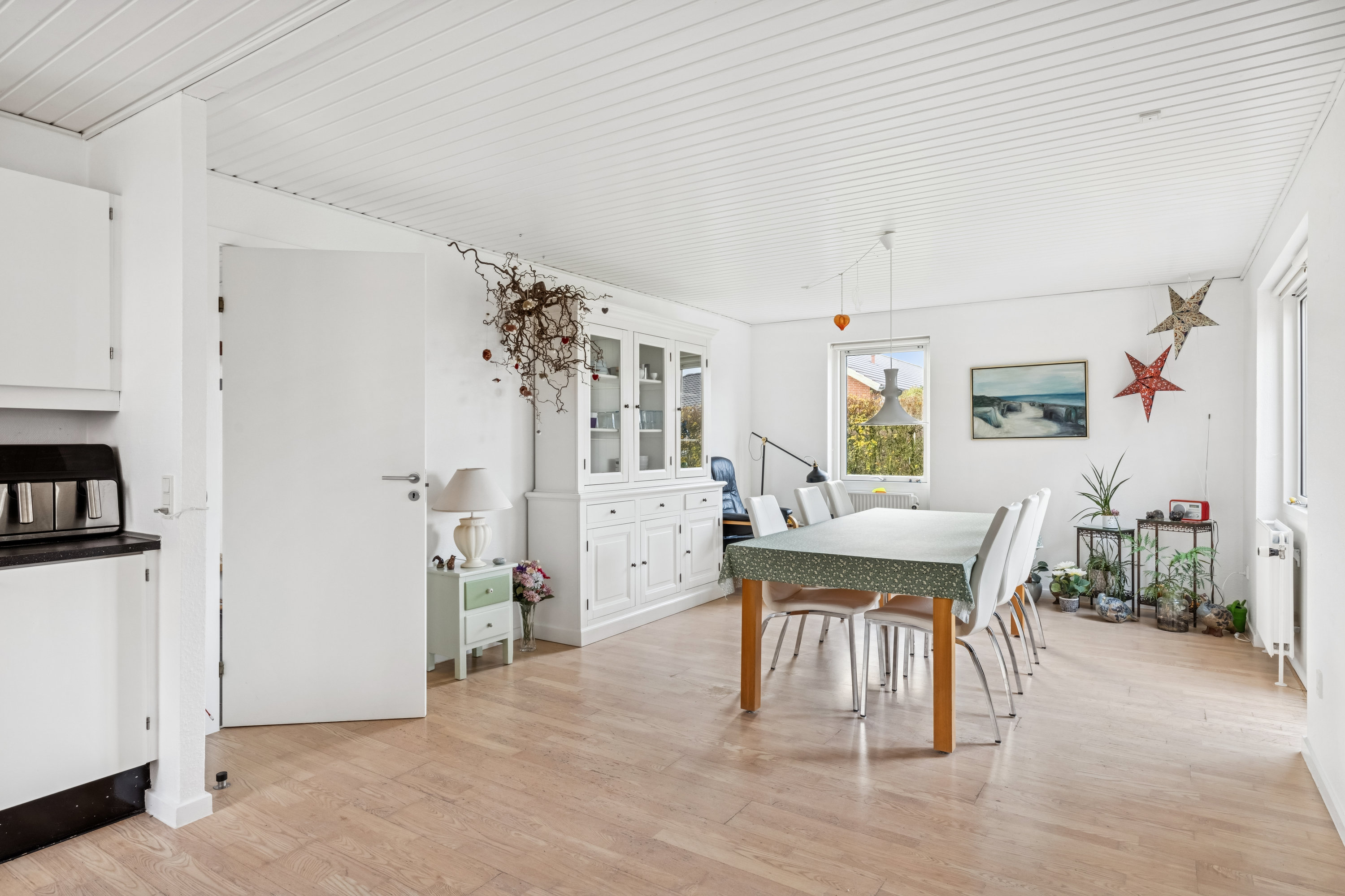 Fremhævet stue billede i fuldskærmstilstand. Billede af Hvidkløvervej 8, Løvel, 8830 Tjele