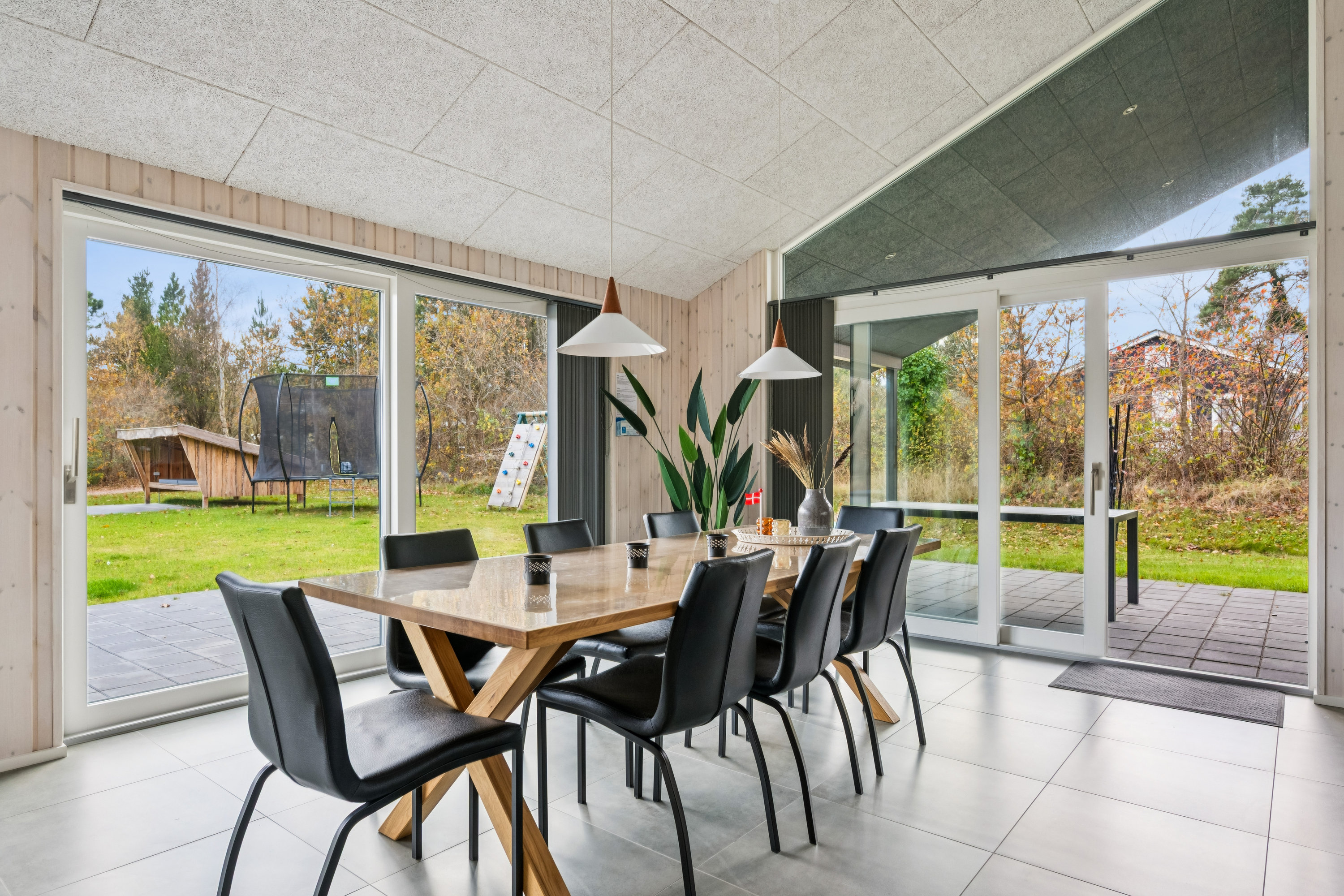 Fremhævet spisestue billede i fuldskærmstilstand. Billede af Uglevænget 9, Øer, 8400 Ebeltoft