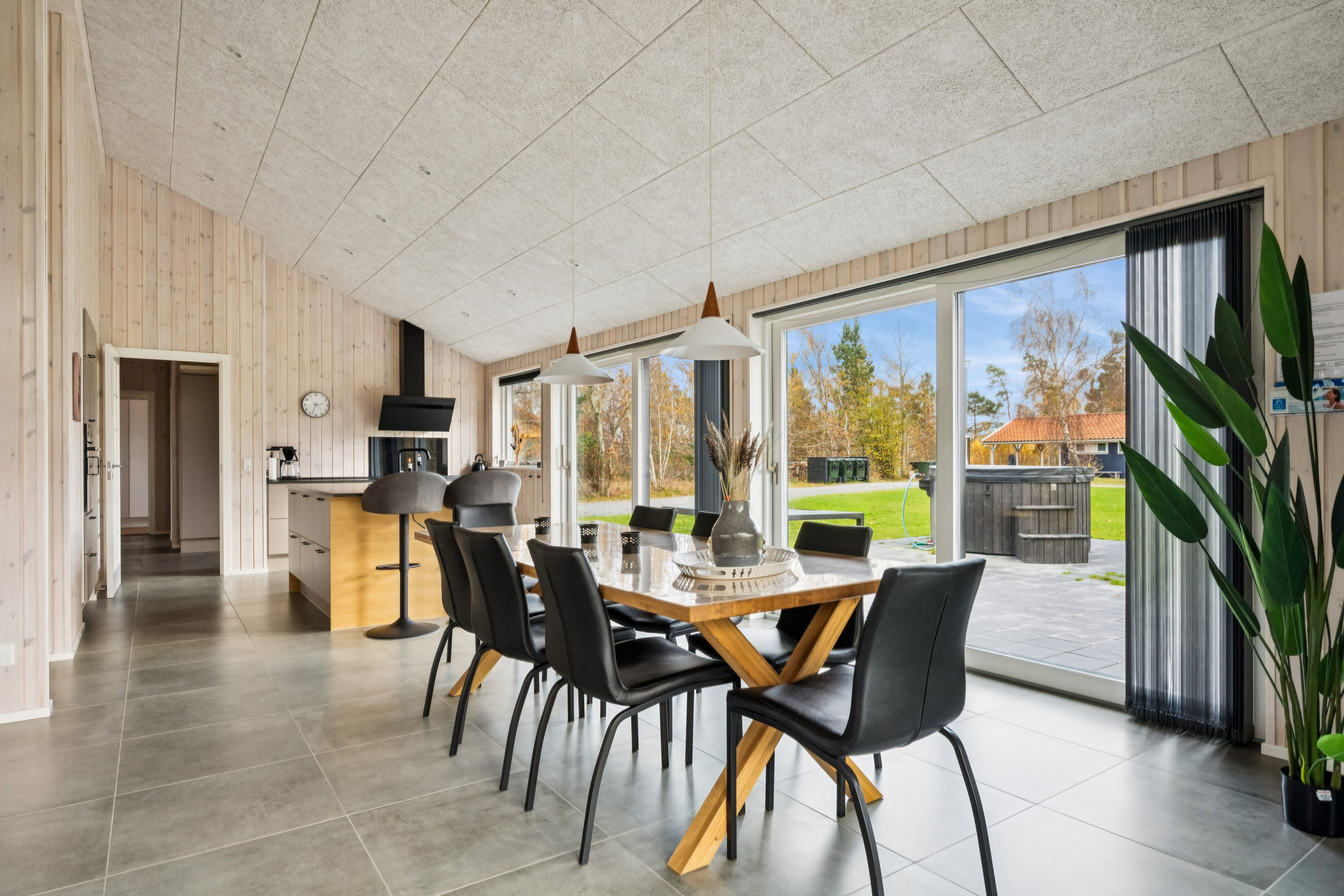 Fremhævet stue billede i fuldskærmstilstand. Billede af Uglevænget 9, Øer, 8400 Ebeltoft