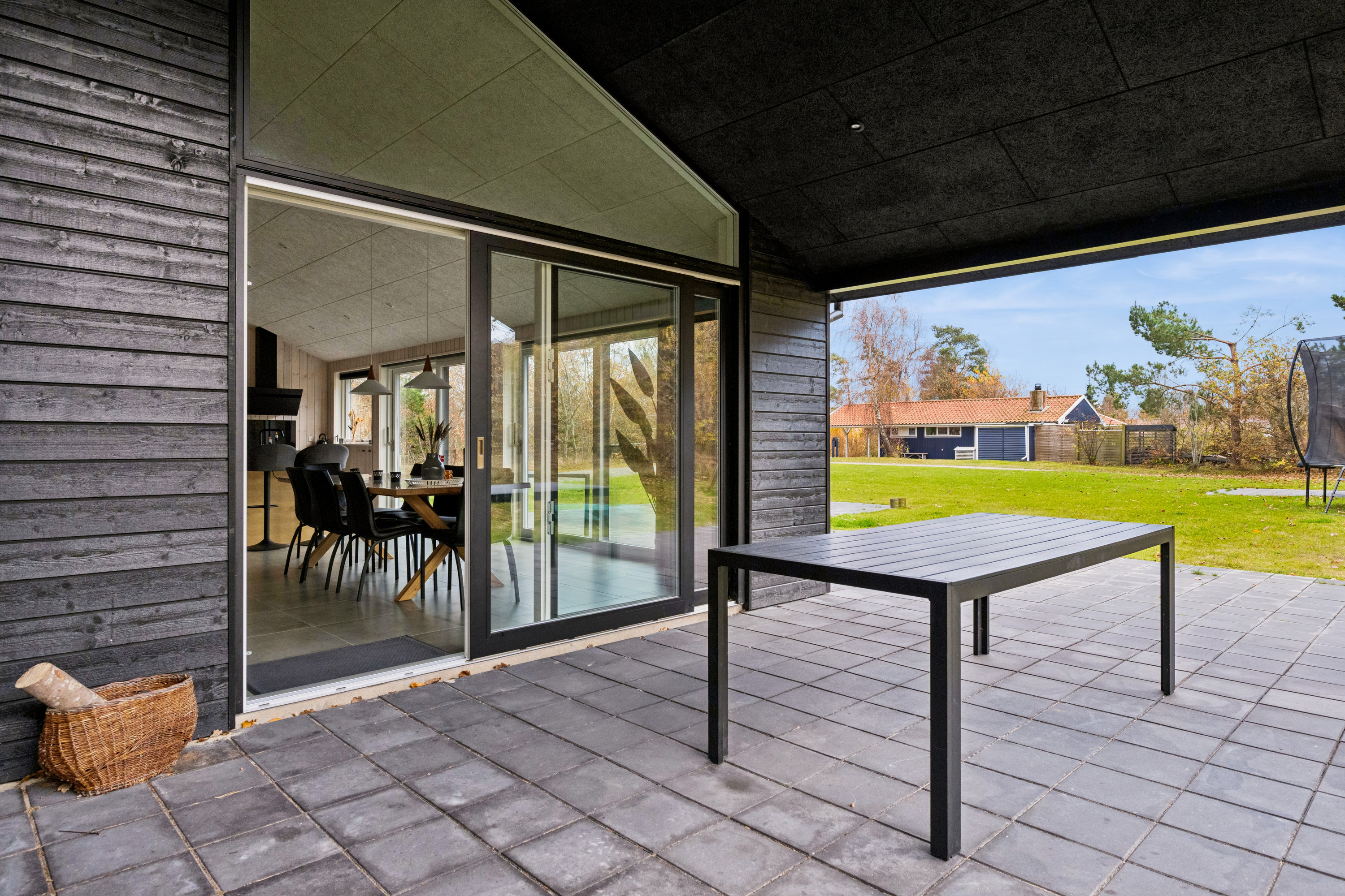 Miniaturebillede 1: terrasse. Billede af Uglevænget 9, Øer, 8400 Ebeltoft