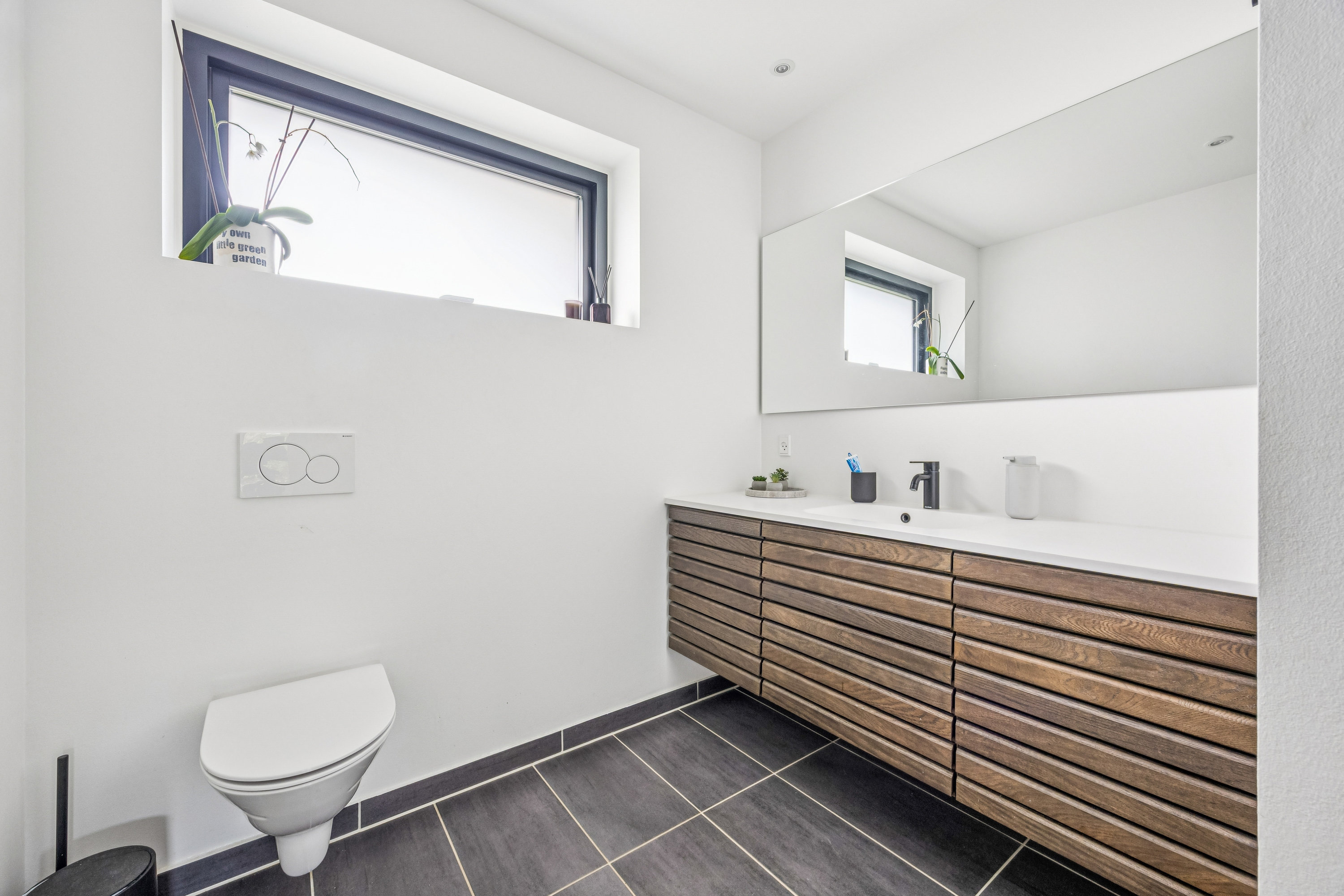 Fremhævet badeværelse billede i fuldskærmstilstand. Billede af Ørnehøj 21, 4140 Borup