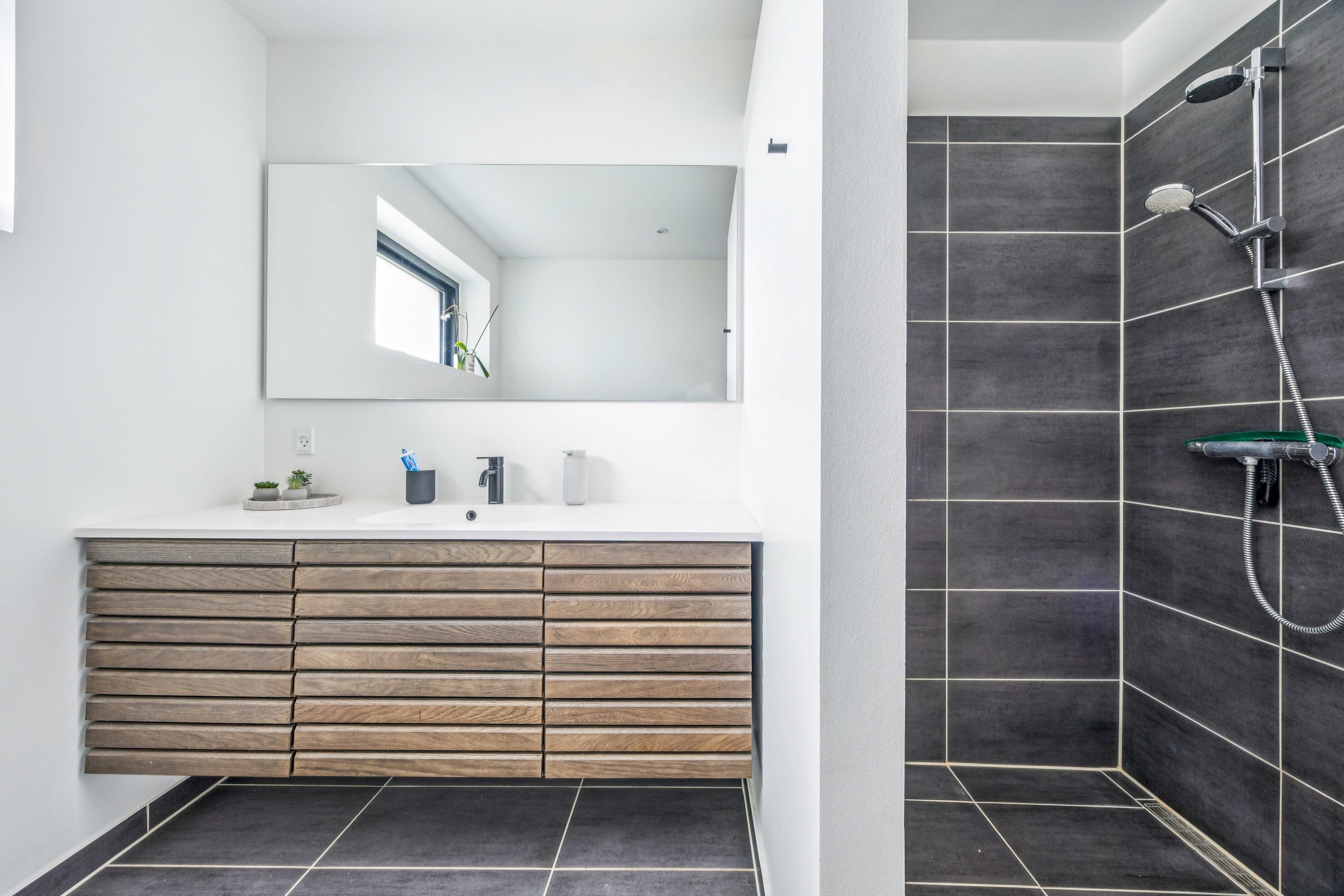 Fremhævet badeværelse billede i fuldskærmstilstand. Billede af Ørnehøj 21, 4140 Borup