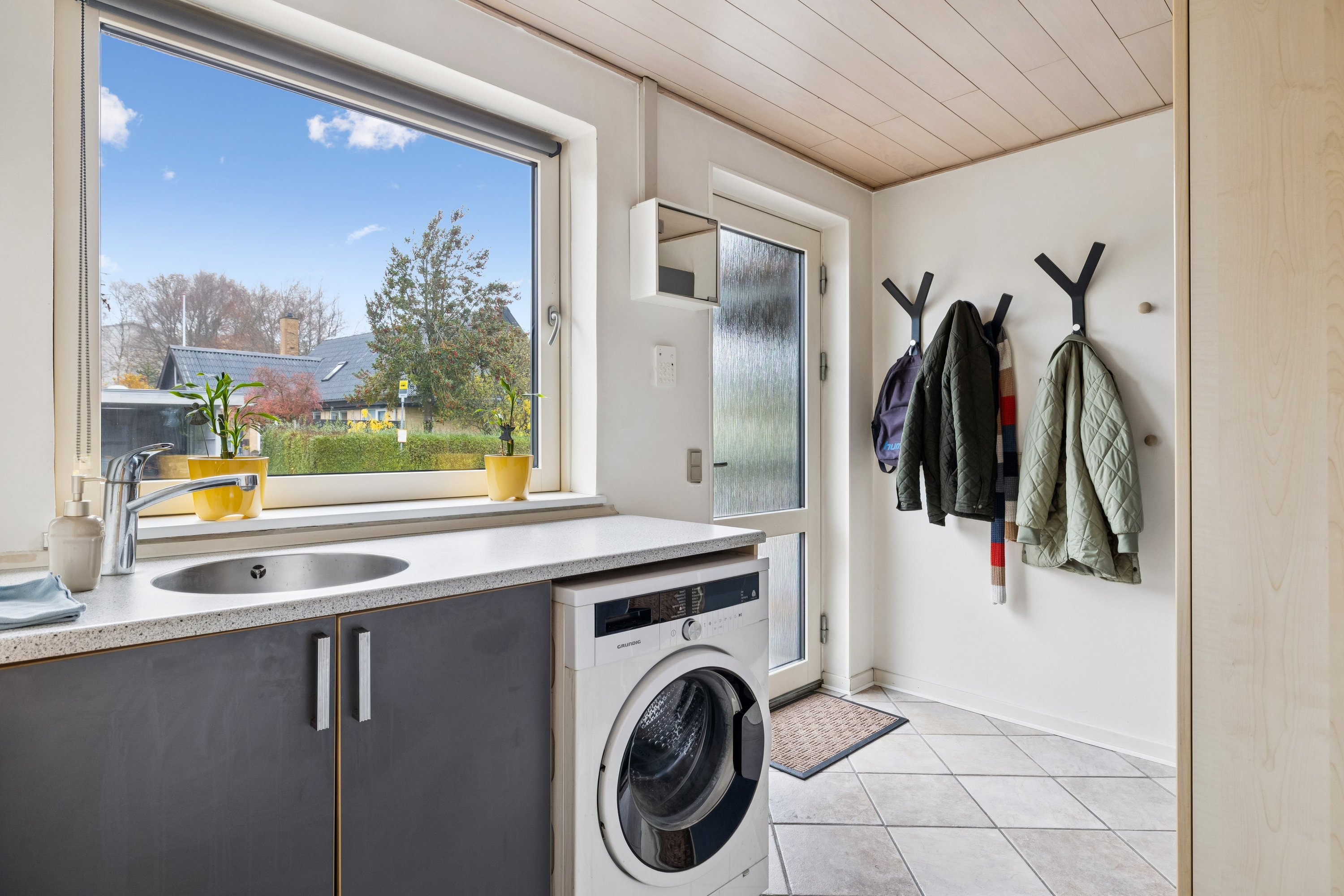 Fremhævet entré/bryggers billede i fuldskærmstilstand. Billede af Fasanvej 4, 9500 Hobro