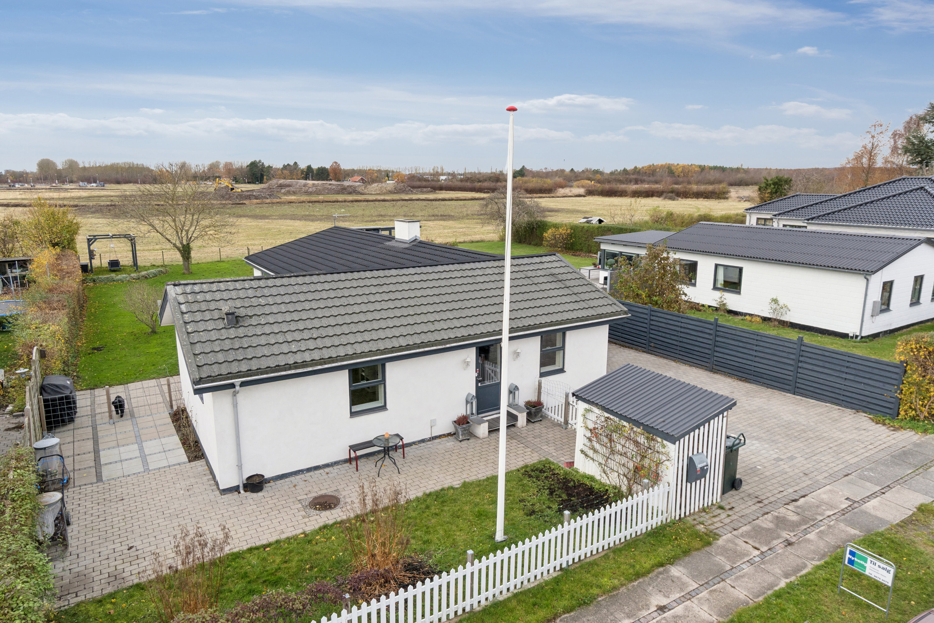 Fremhævet set fra haven billede i fuldskærmstilstand. Billede af Rosmosevej 80, 2650 Hvidovre