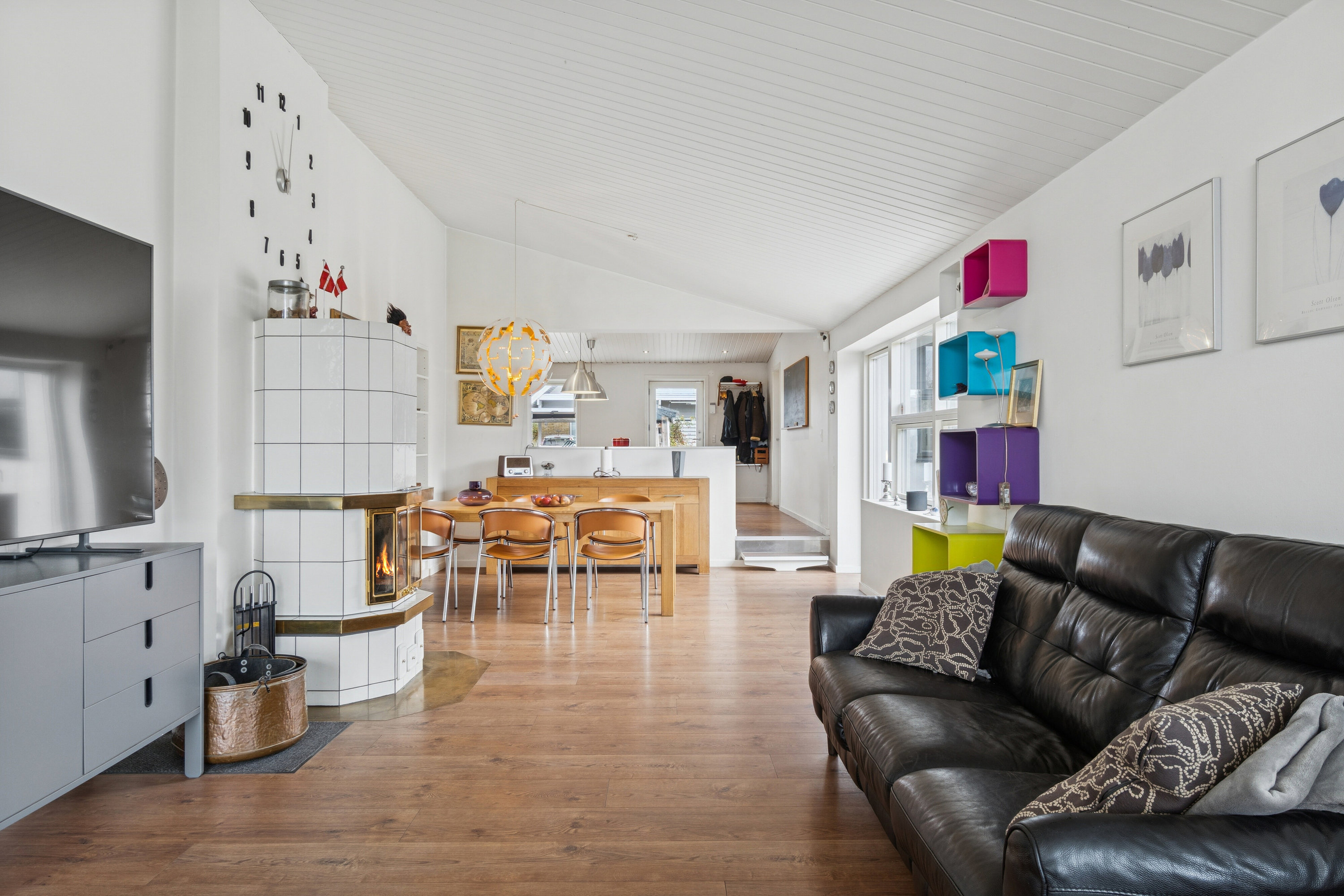 Fremhævet stue billede i fuldskærmstilstand. Billede af Rosmosevej 80, 2650 Hvidovre