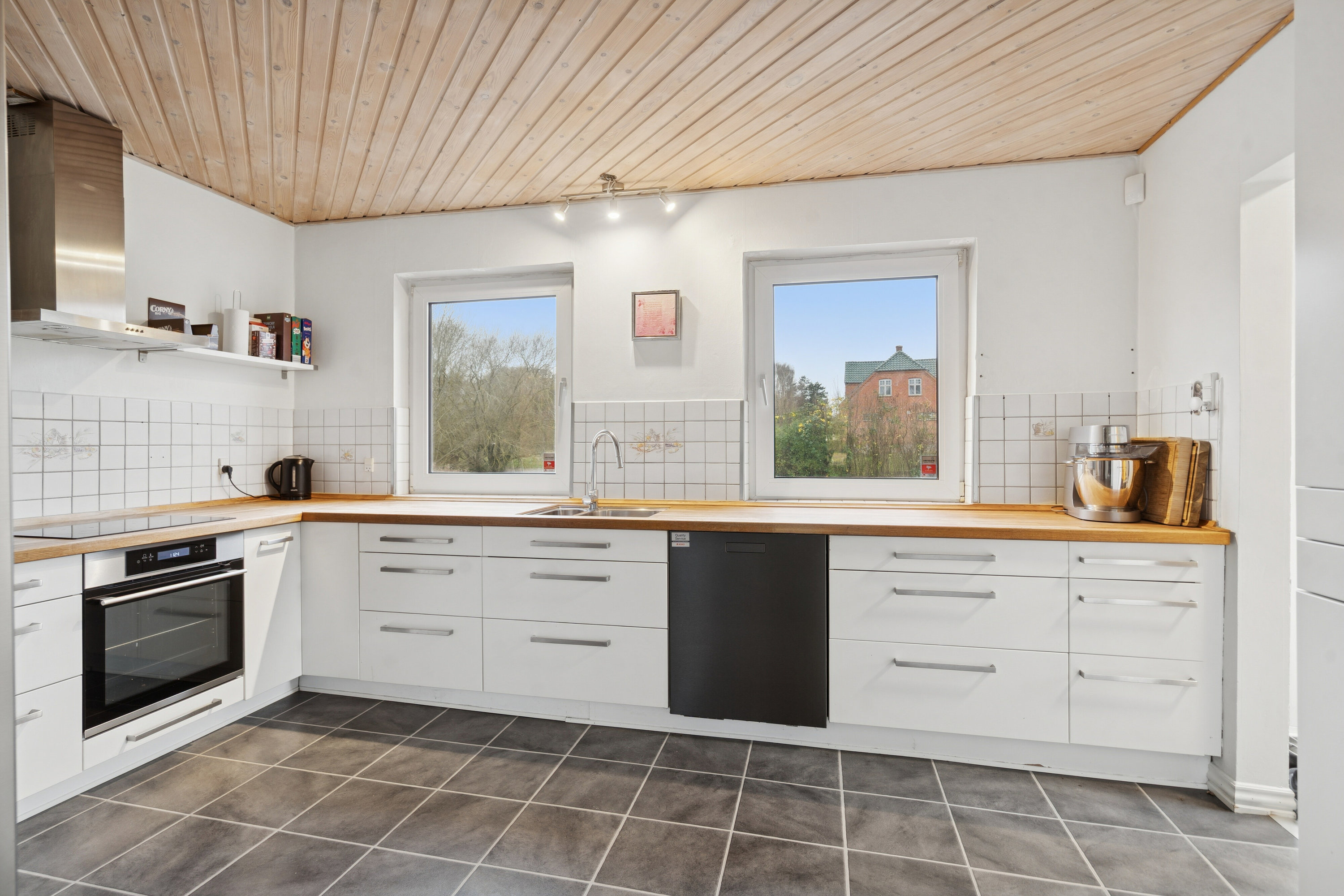 Fremhævet køkken billede i fuldskærmstilstand. Billede af Såderupvej 13, 5540 Ullerslev