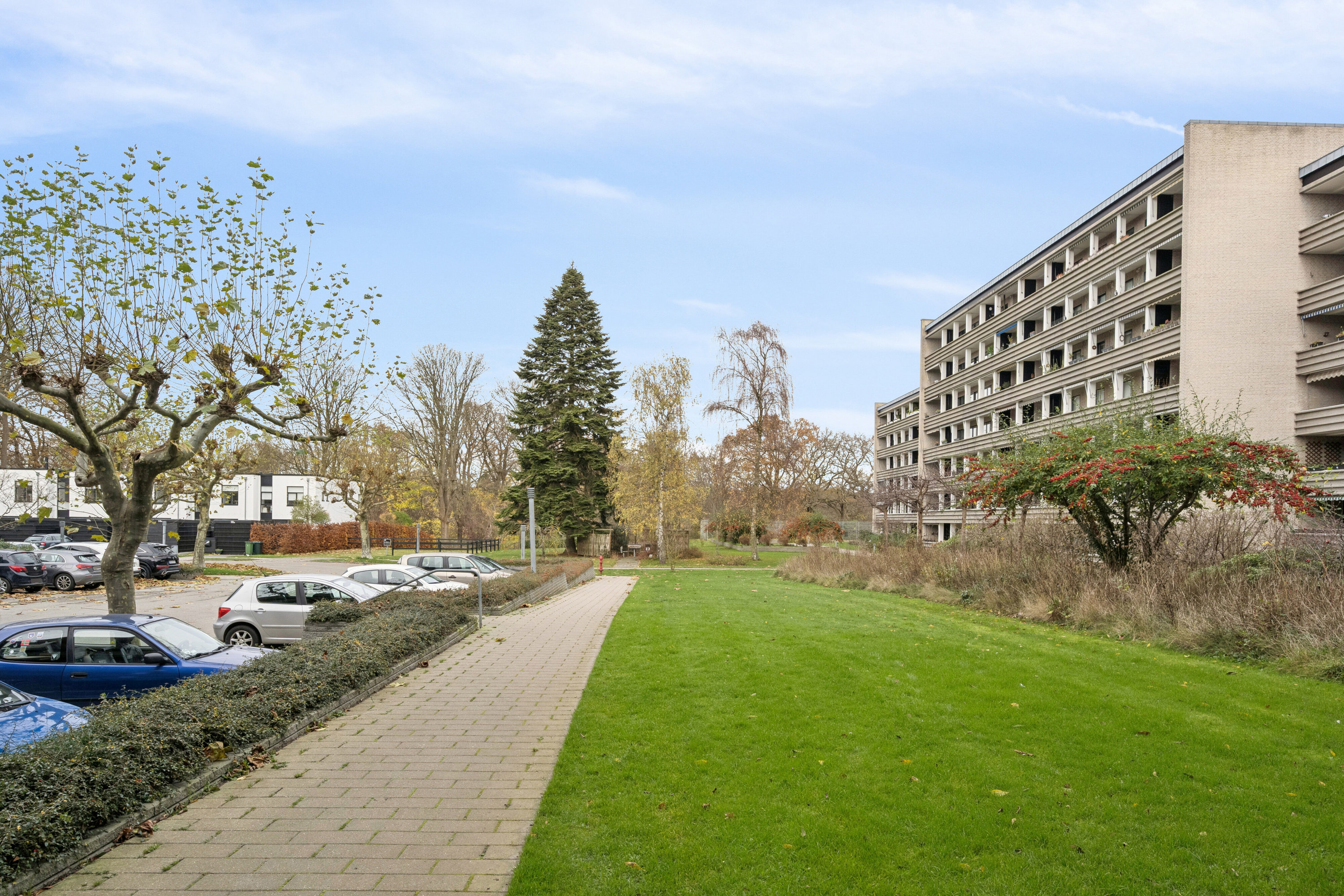 Fremhævet udendørs billede i fuldskærmstilstand. Billede af Mølleåparken 6, 2. l., 2800 Kongens Lyngby